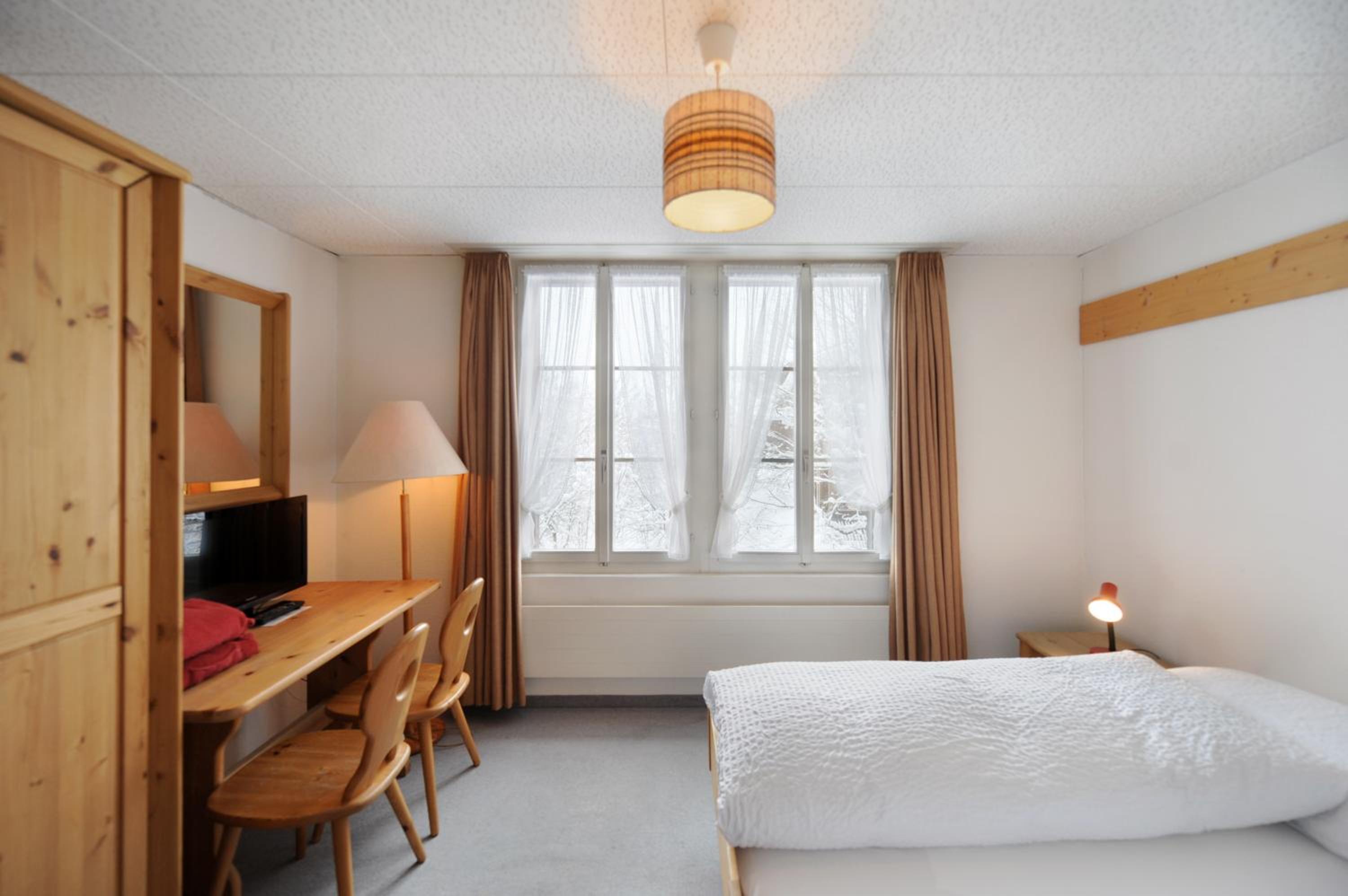 Budget Double Room - Photo 3