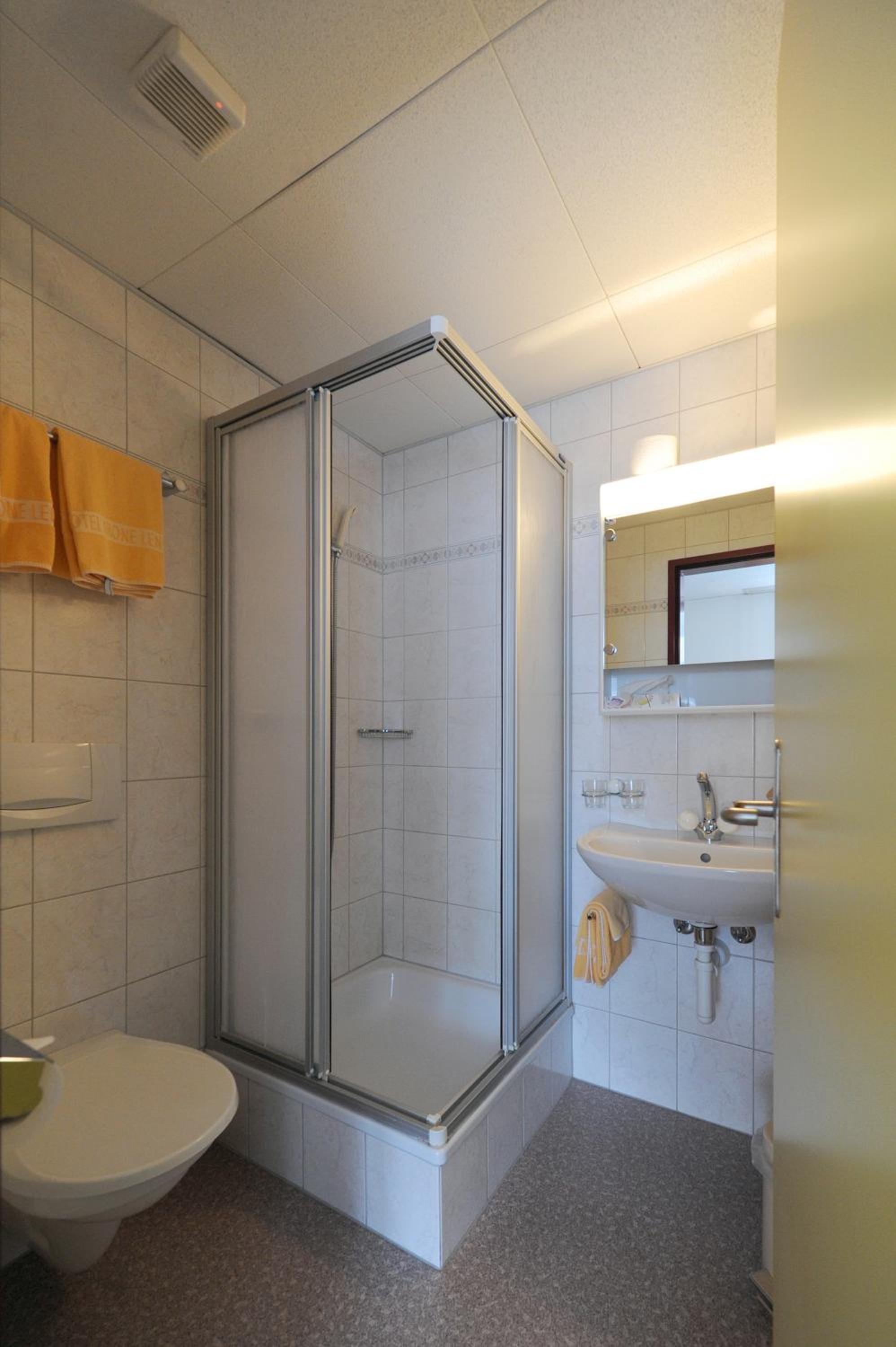 Budget Double Room - Photo 4