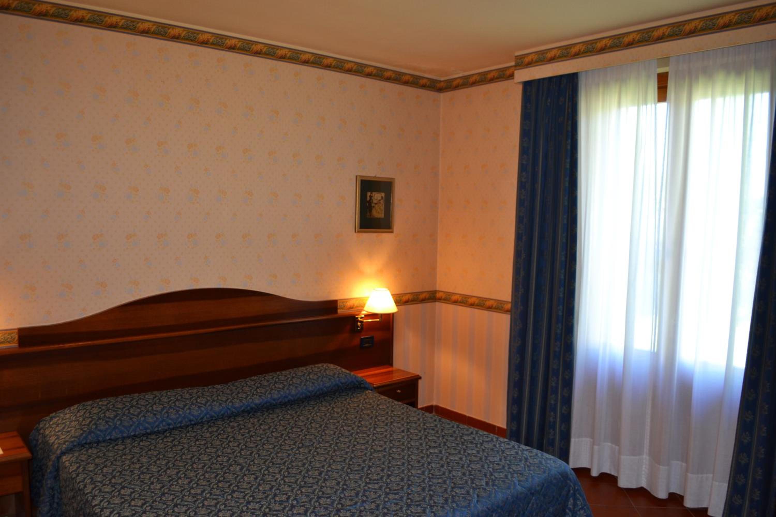 Standard Double Room photo 3