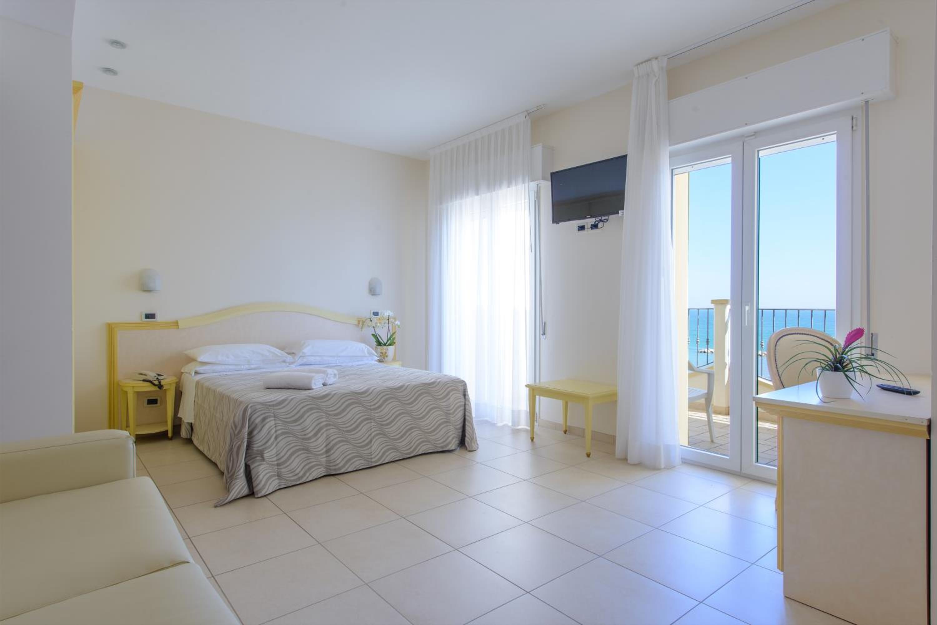 Junior Suite - Beach Front photo 1