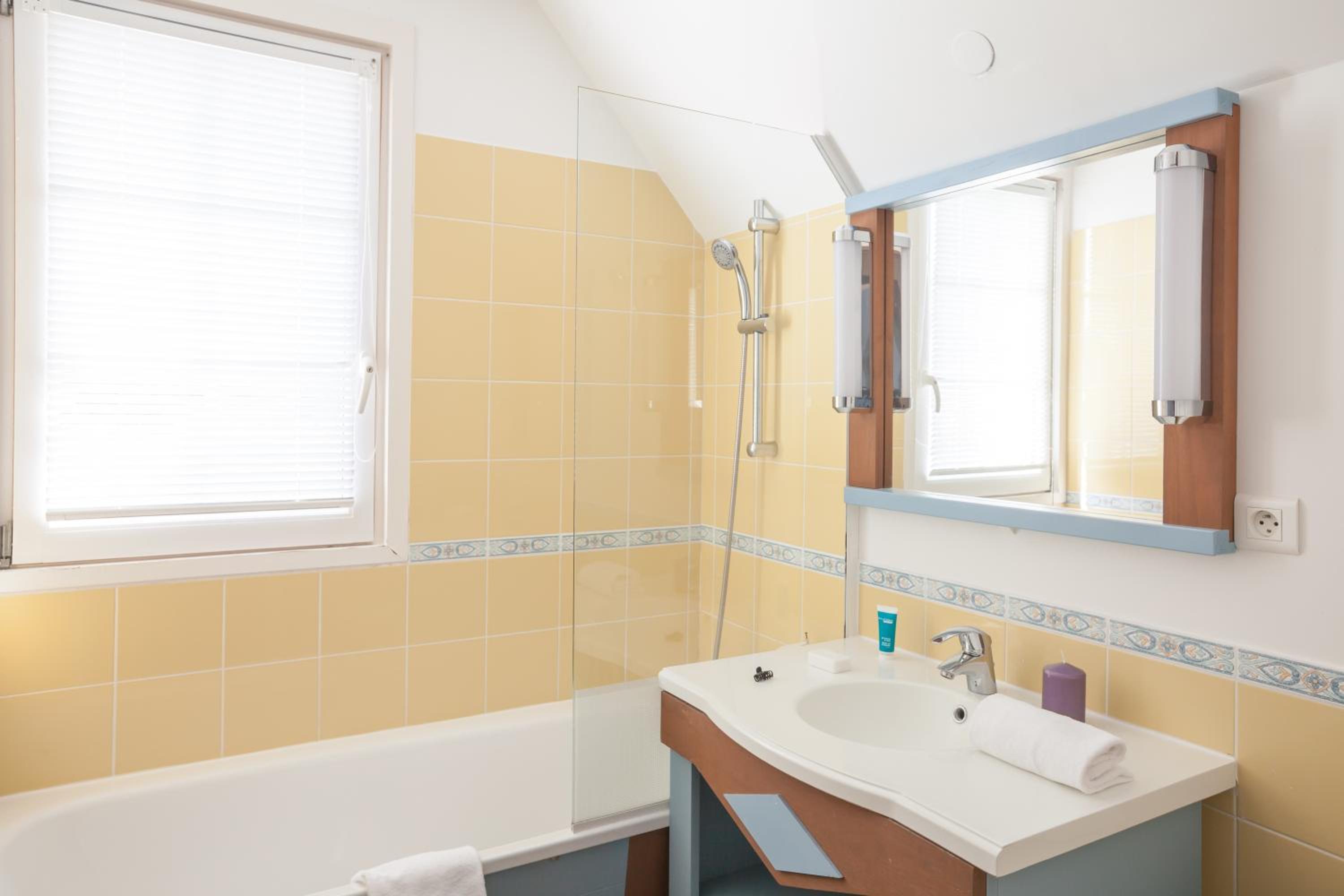 Two-Bedroom House with Sleeping Alcove and Terrace (8 People) photo 2