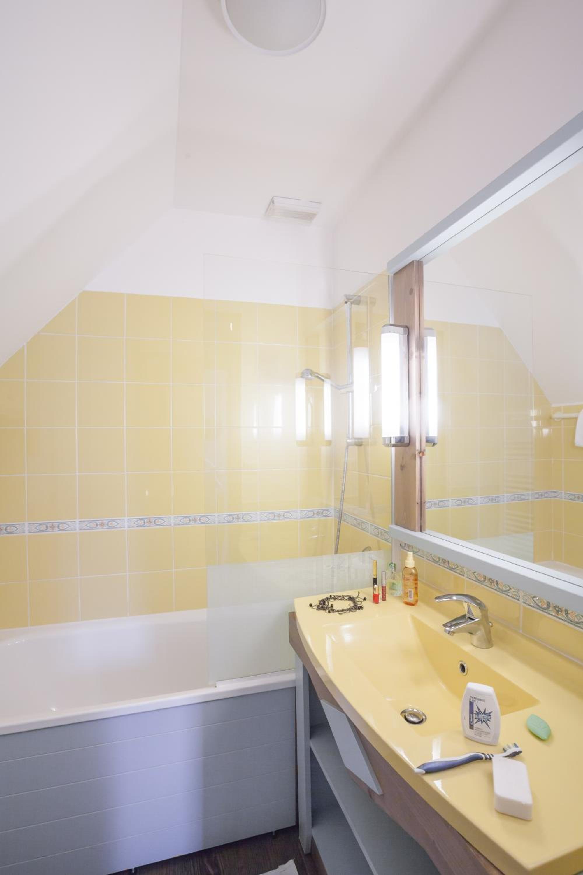 Two-Bedroom Apartment with Terrace or Balcony (6 People) photo 2