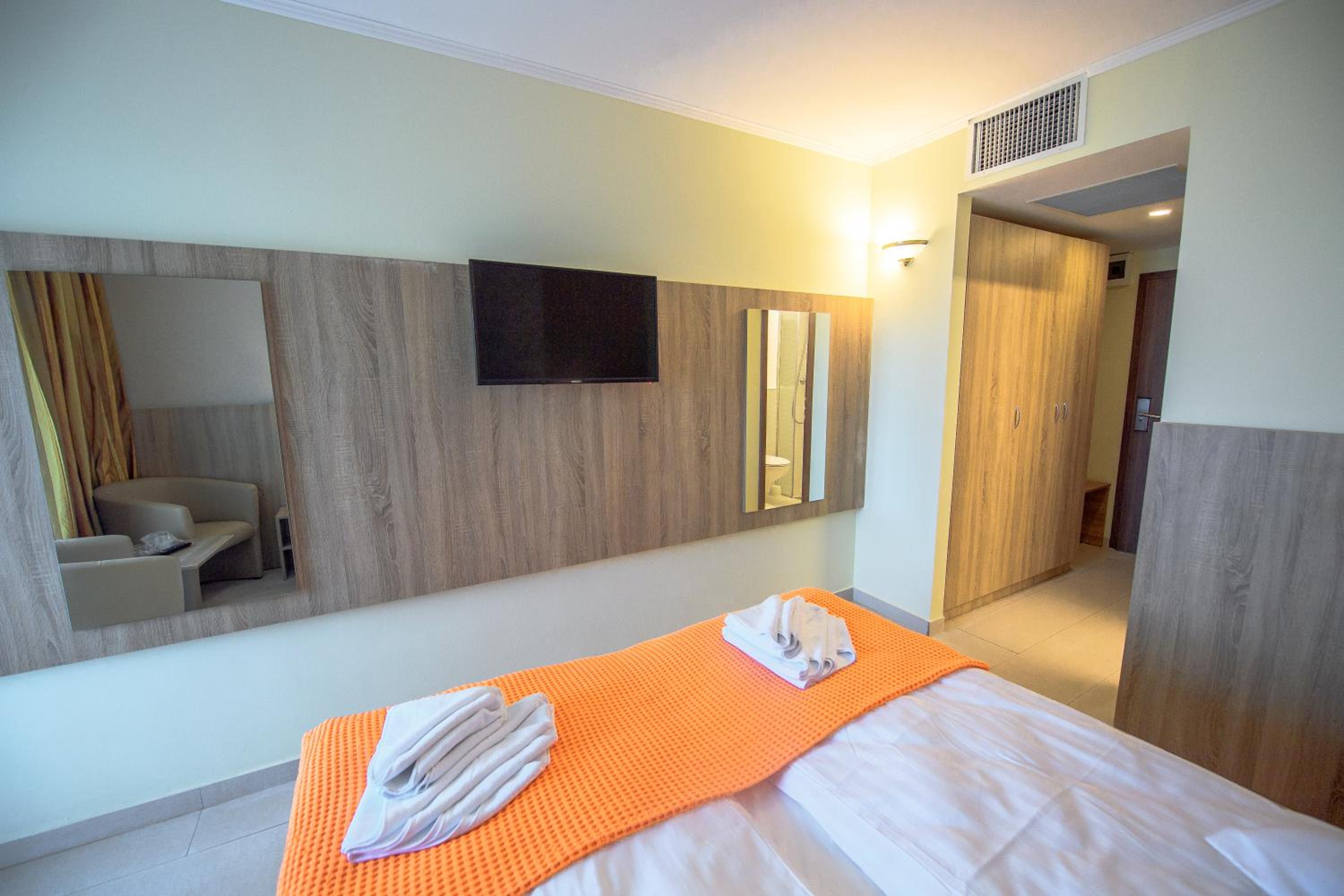 Double Room - Photo 4