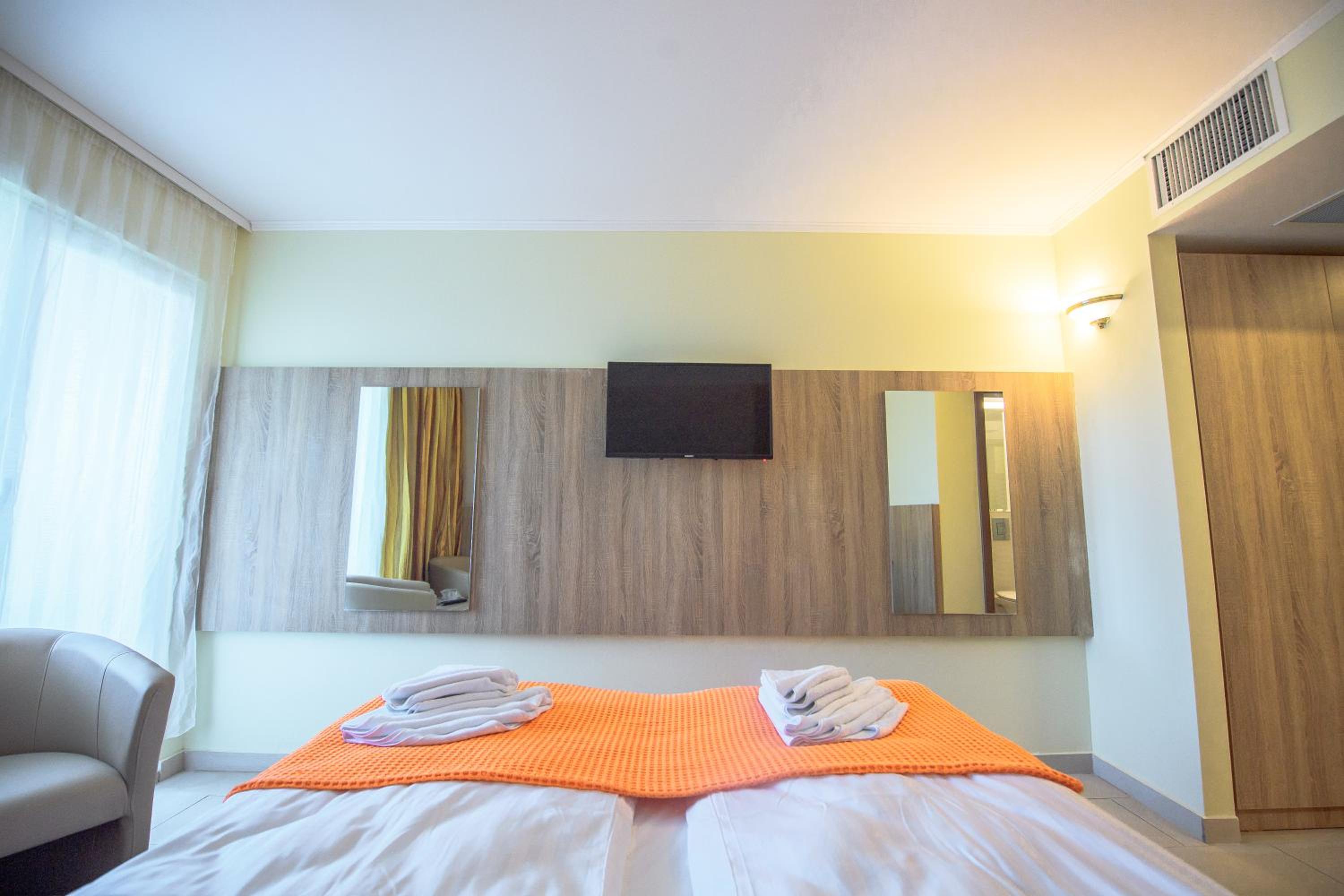 Double Room - Photo 8