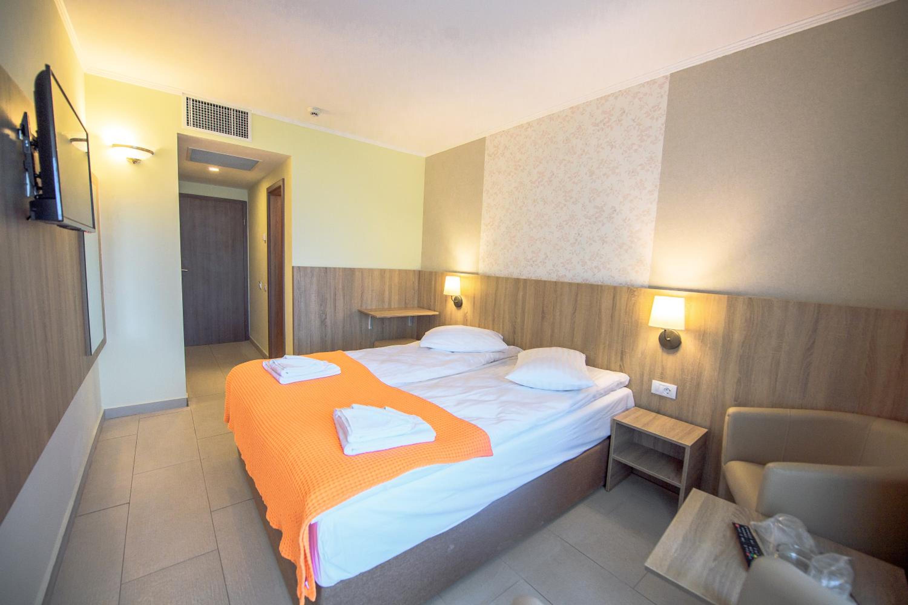 Double Room - Photo 3