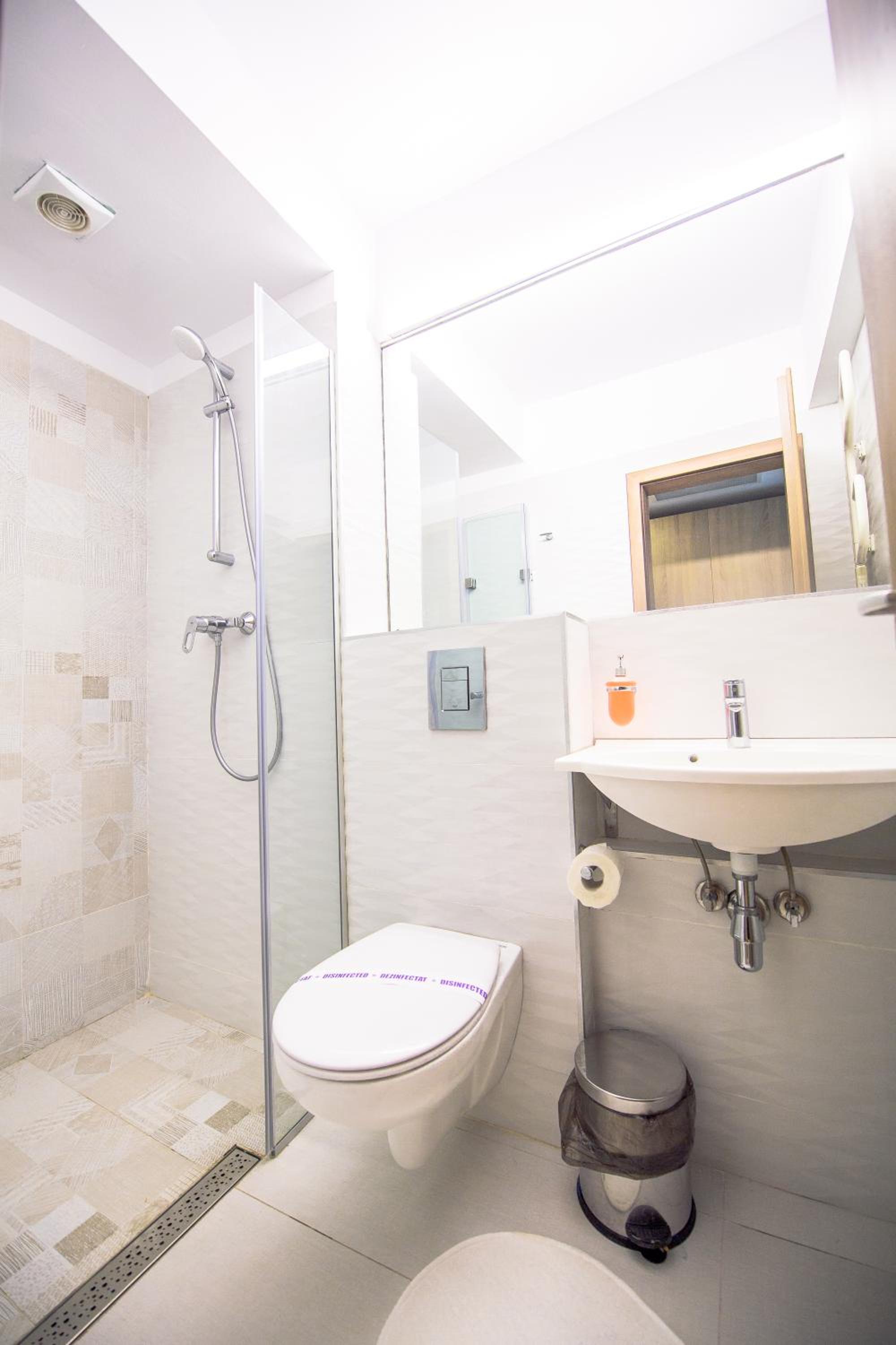 Double Room - Photo 18