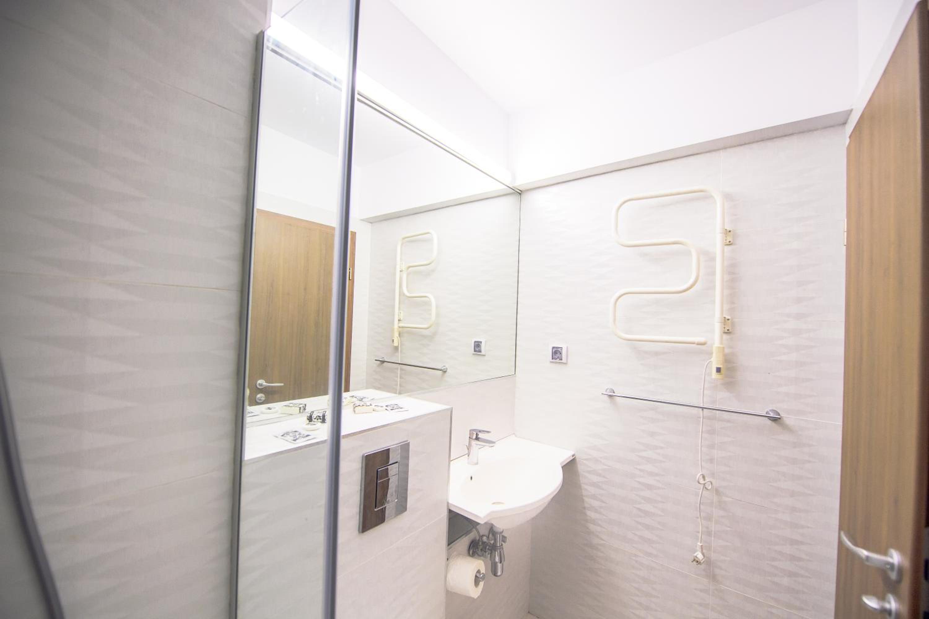 Double Room - Photo 16