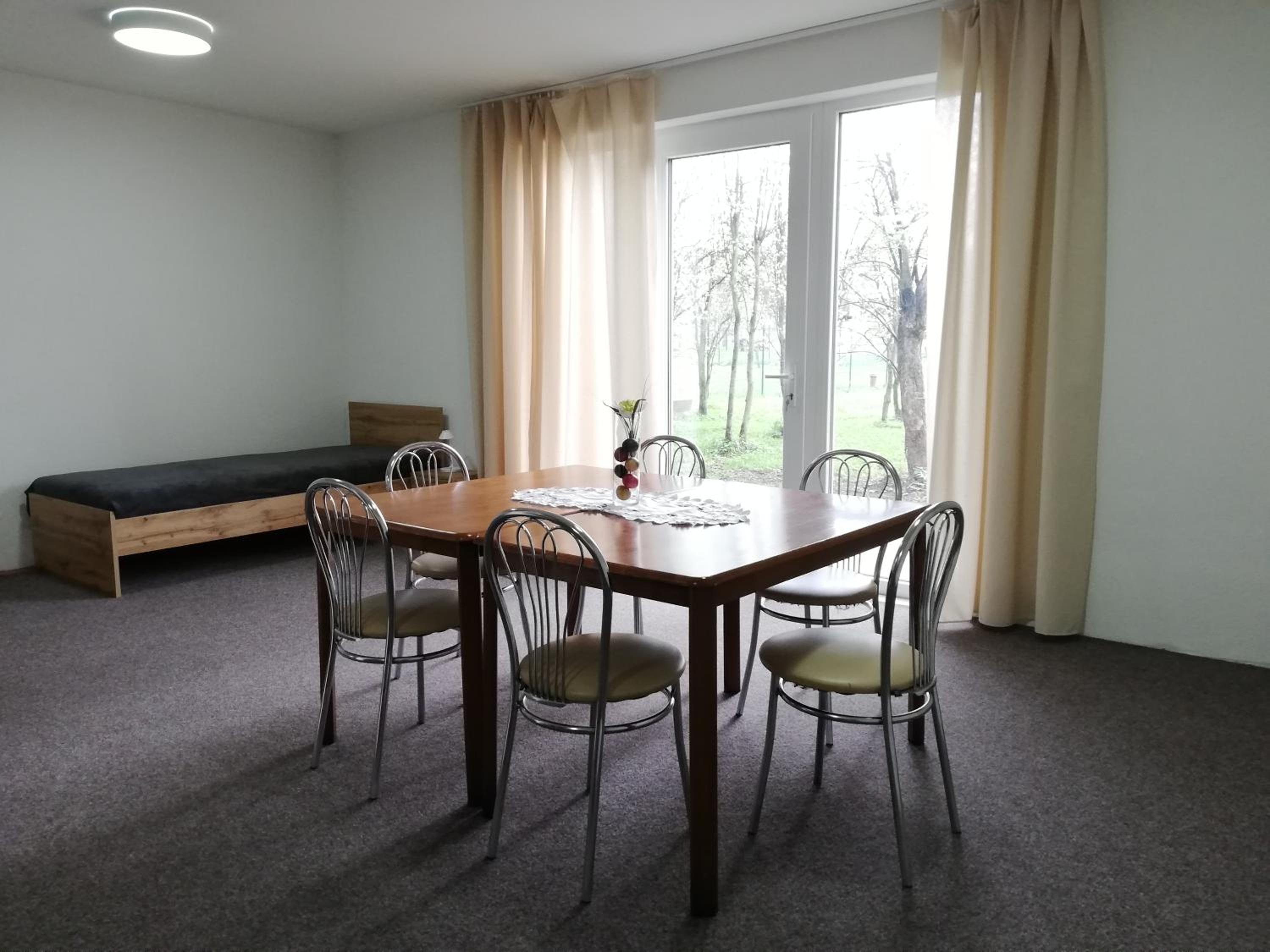 Apartment with Terrace - Photo 7