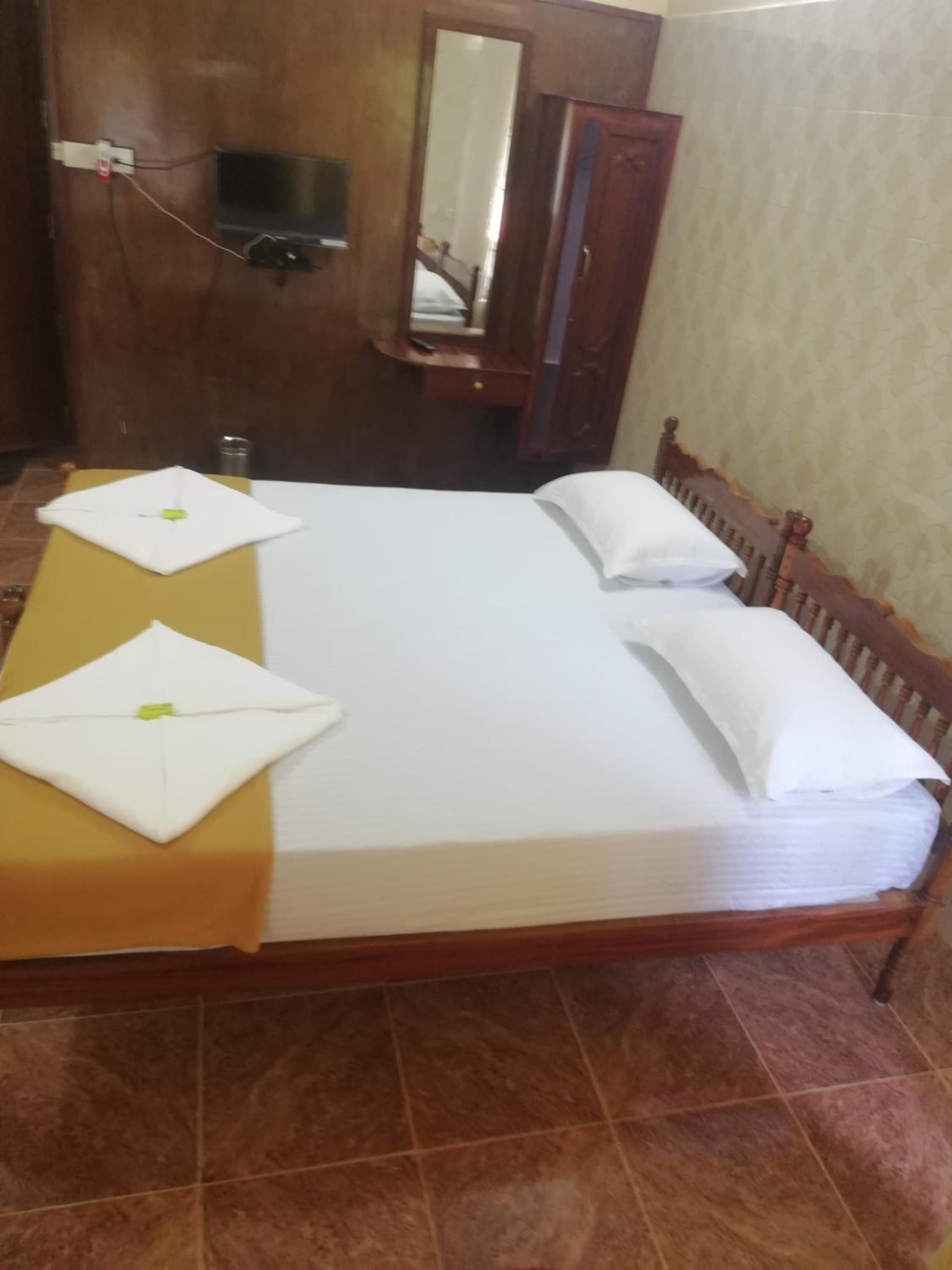 Deluxe Room - AC - Photo 7