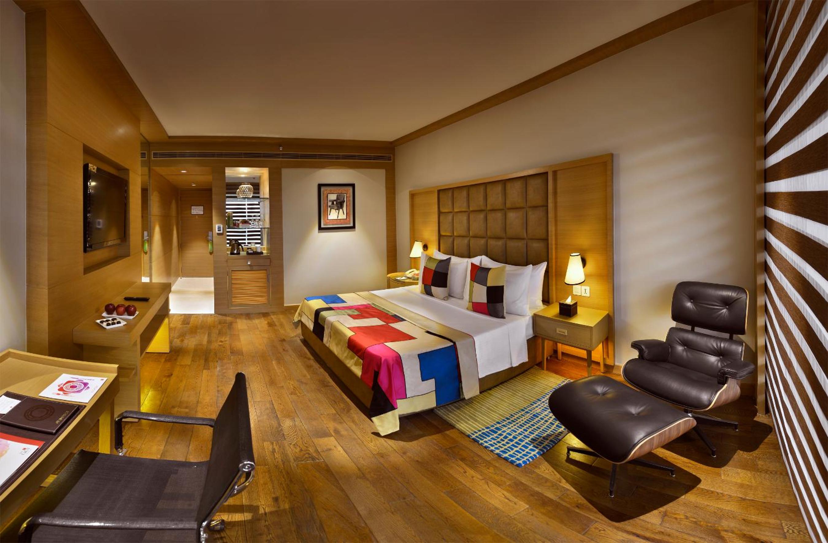 Premier King Room with 10% discount on F&SB, SPA & Laundry,Happy Hours deal offering 1+1 offer. Offer is available from 6:00 PM till 8:00 PM at The Circle Bar