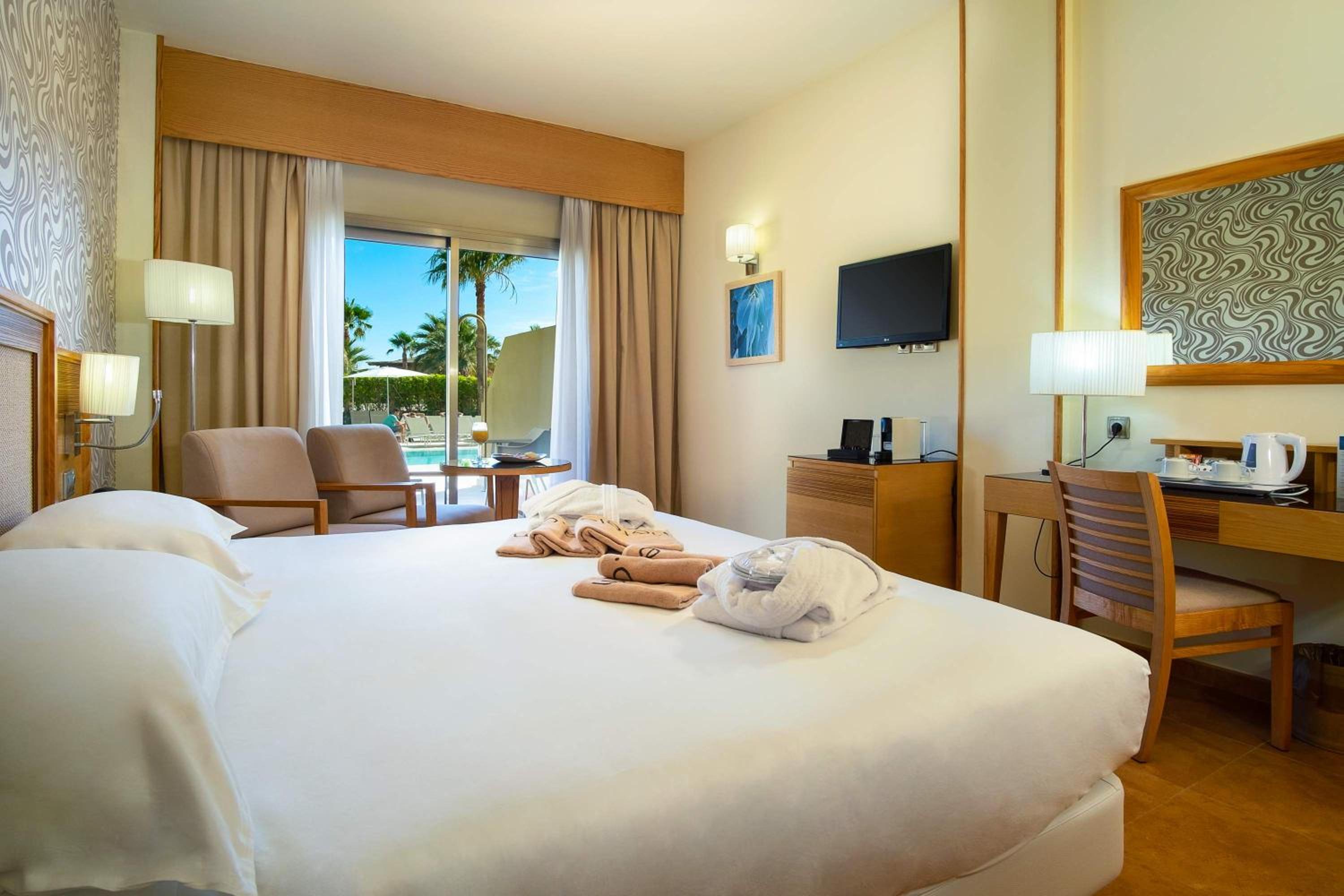 Double Room Swim Up (2 adults) photo 2