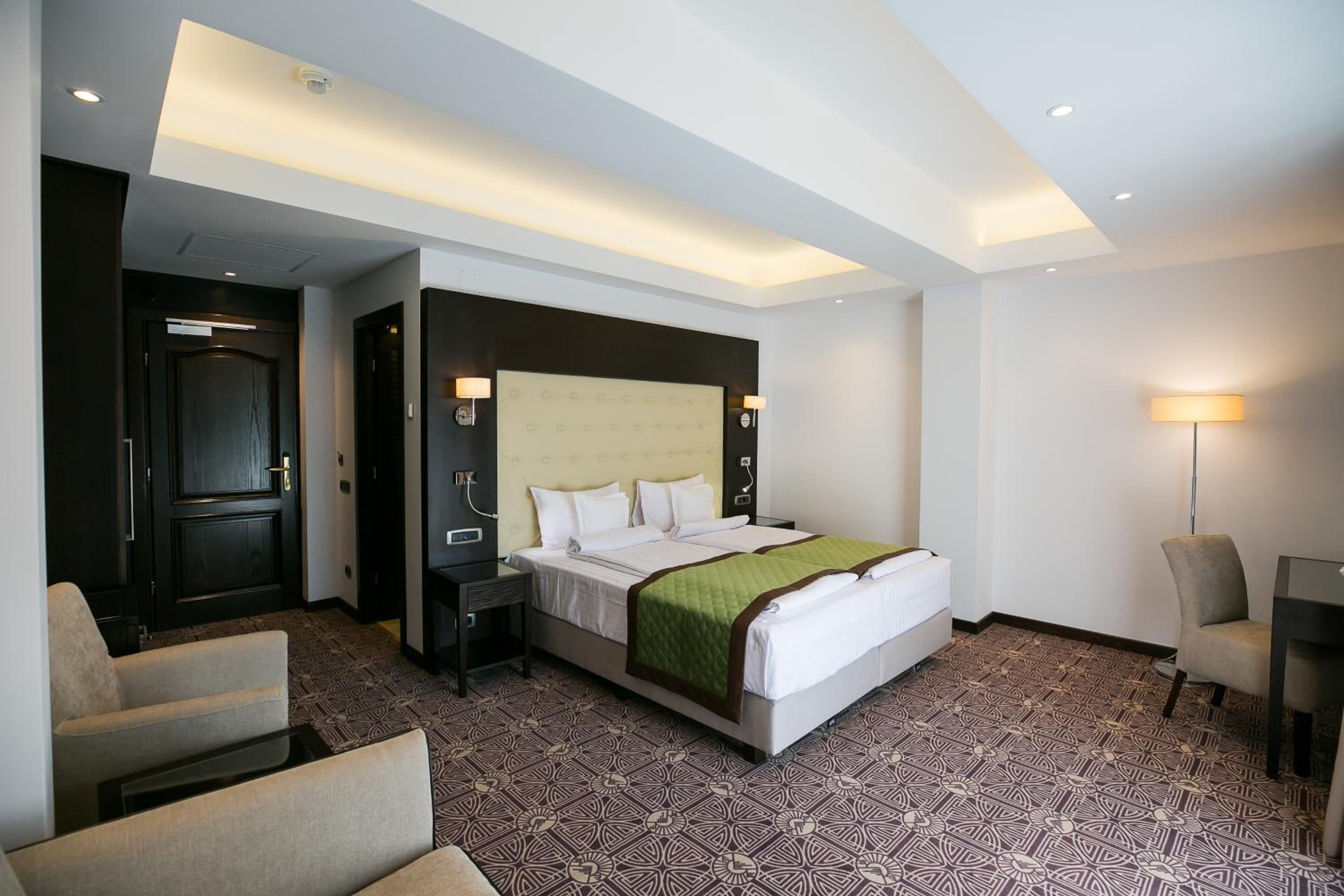 Superior Double or Twin Room - Photo 8