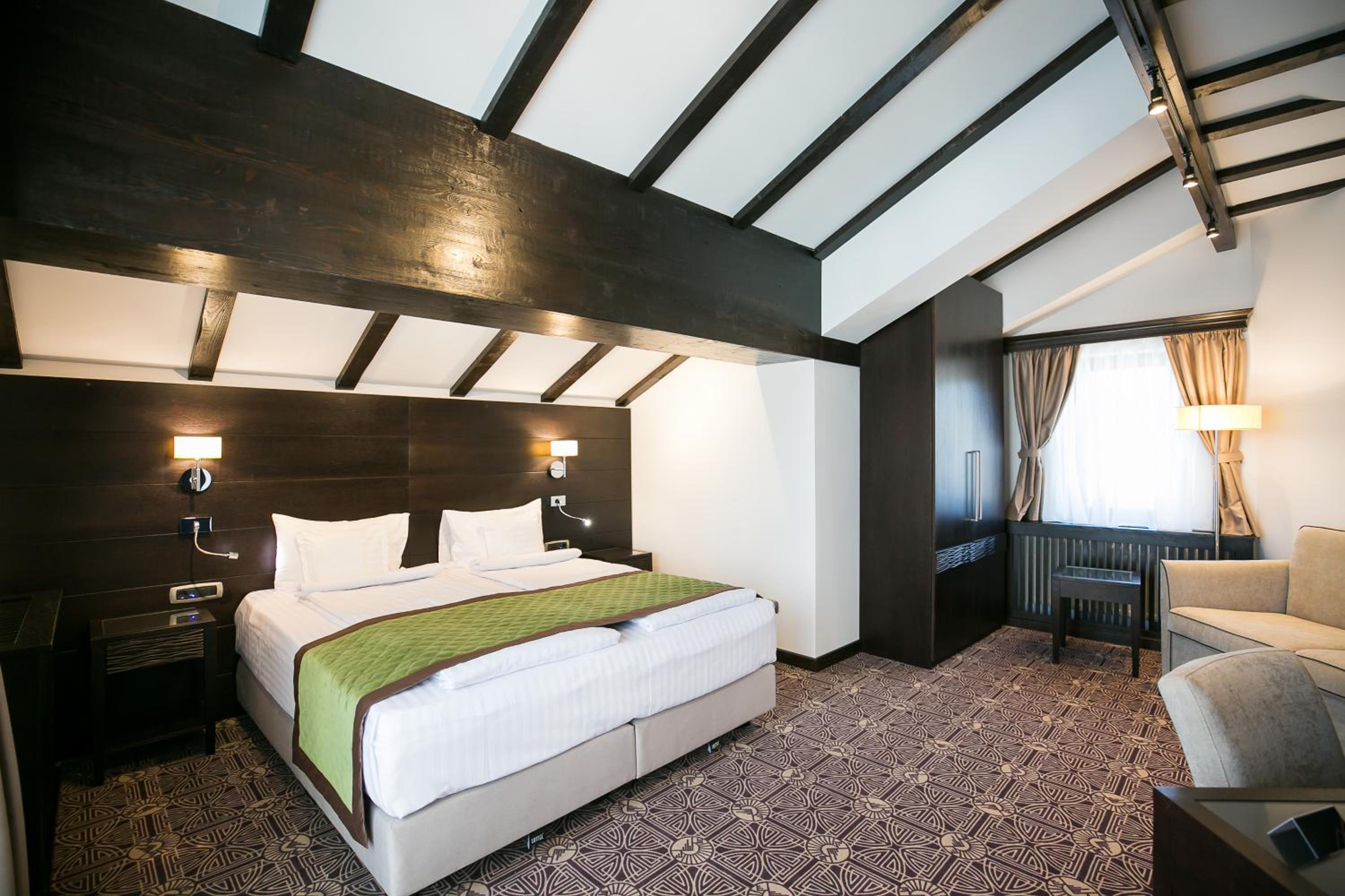 Superior Double or Twin Room - Photo 9