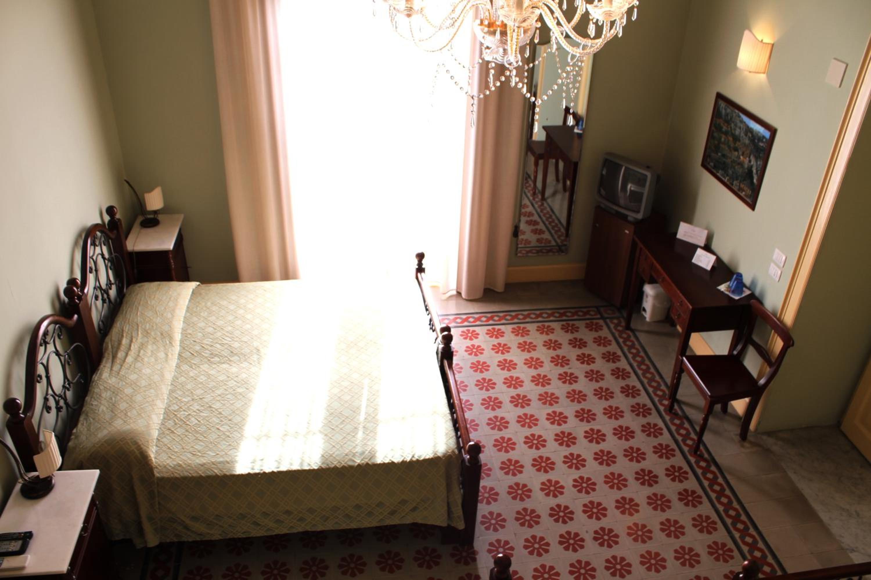 Triple Room with Balcony - Photo 5