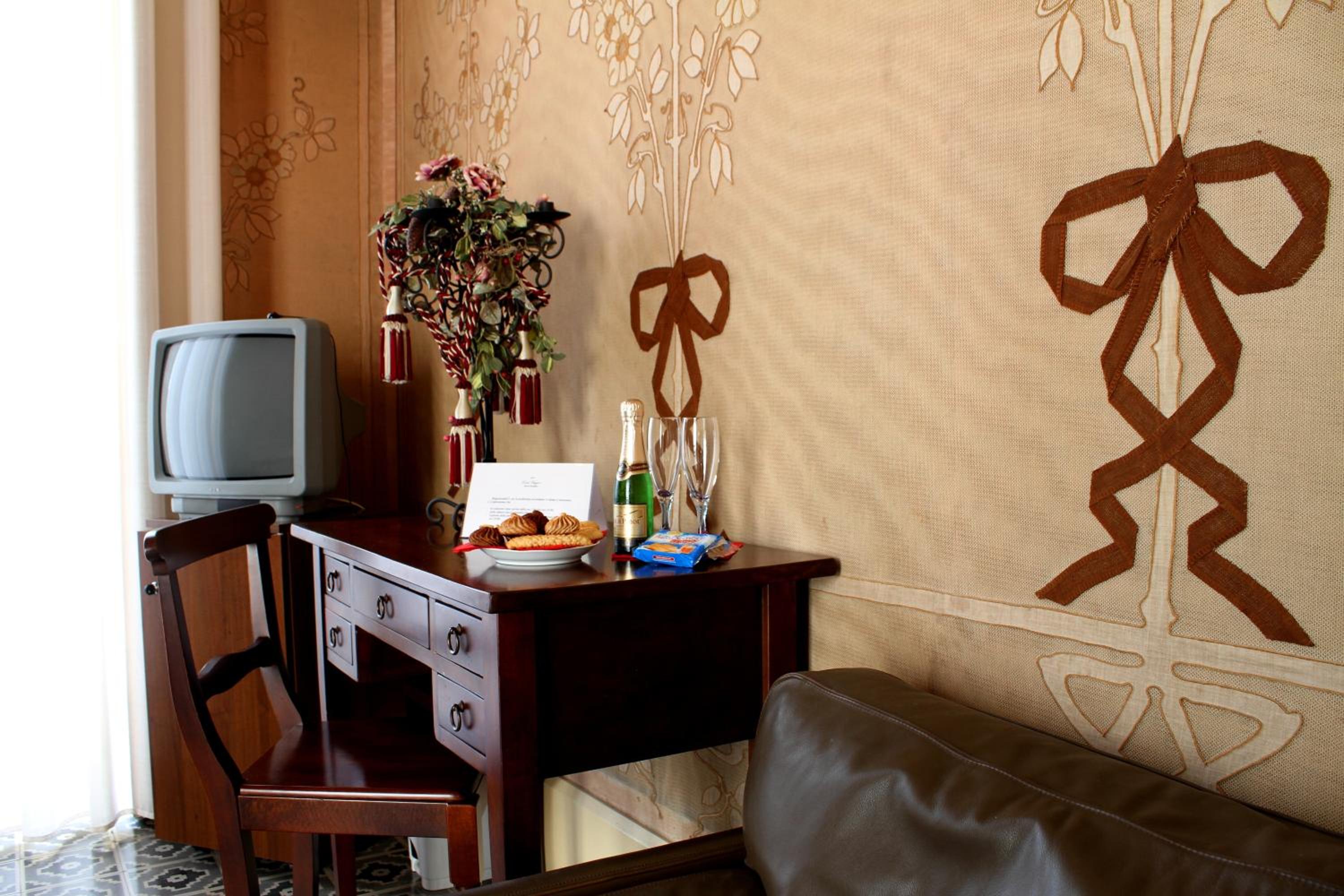 Double Room with Balcony - Photo 4