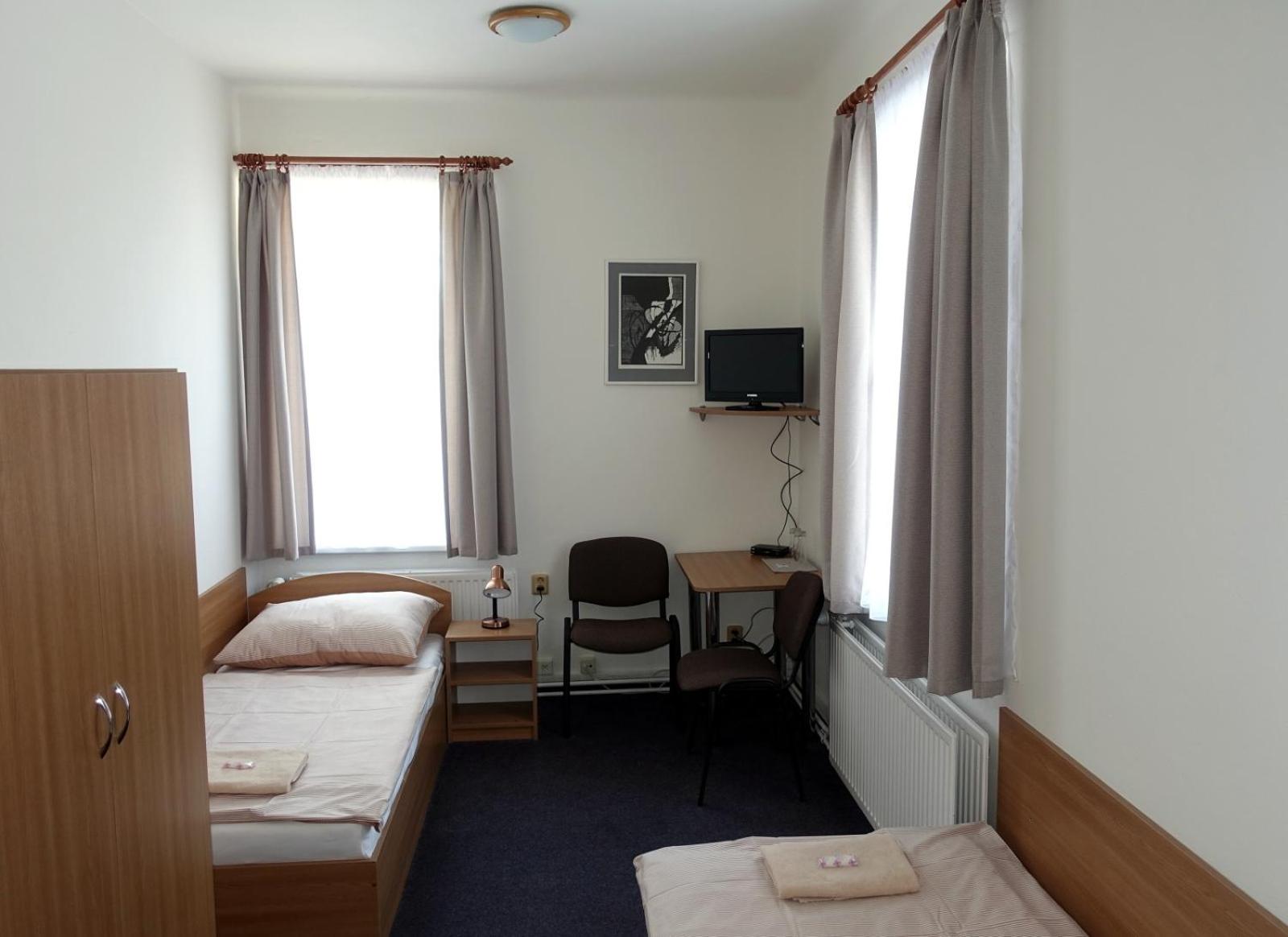 Twin Room with Bathroom photo 2