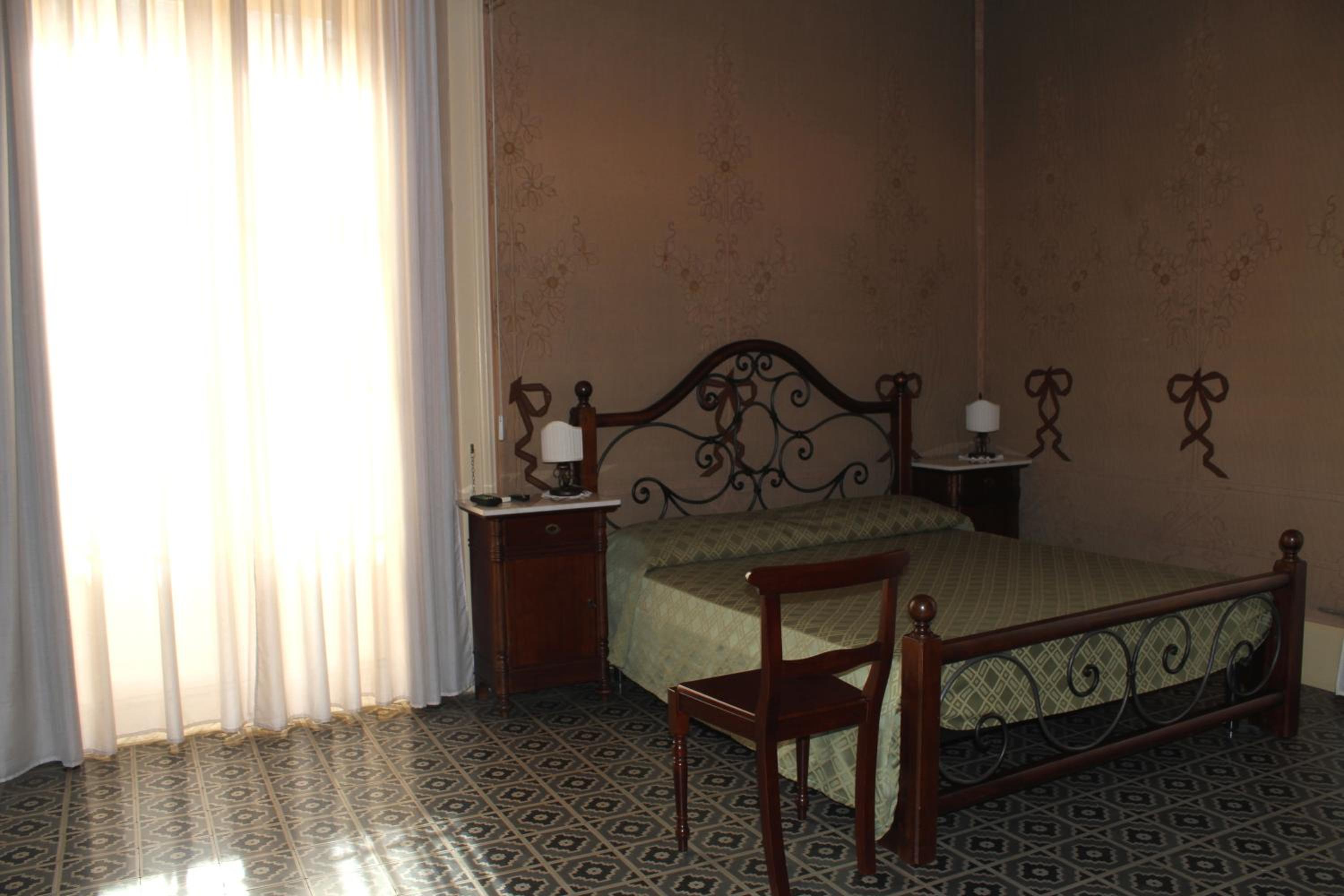 Double Room with Balcony - Photo 6