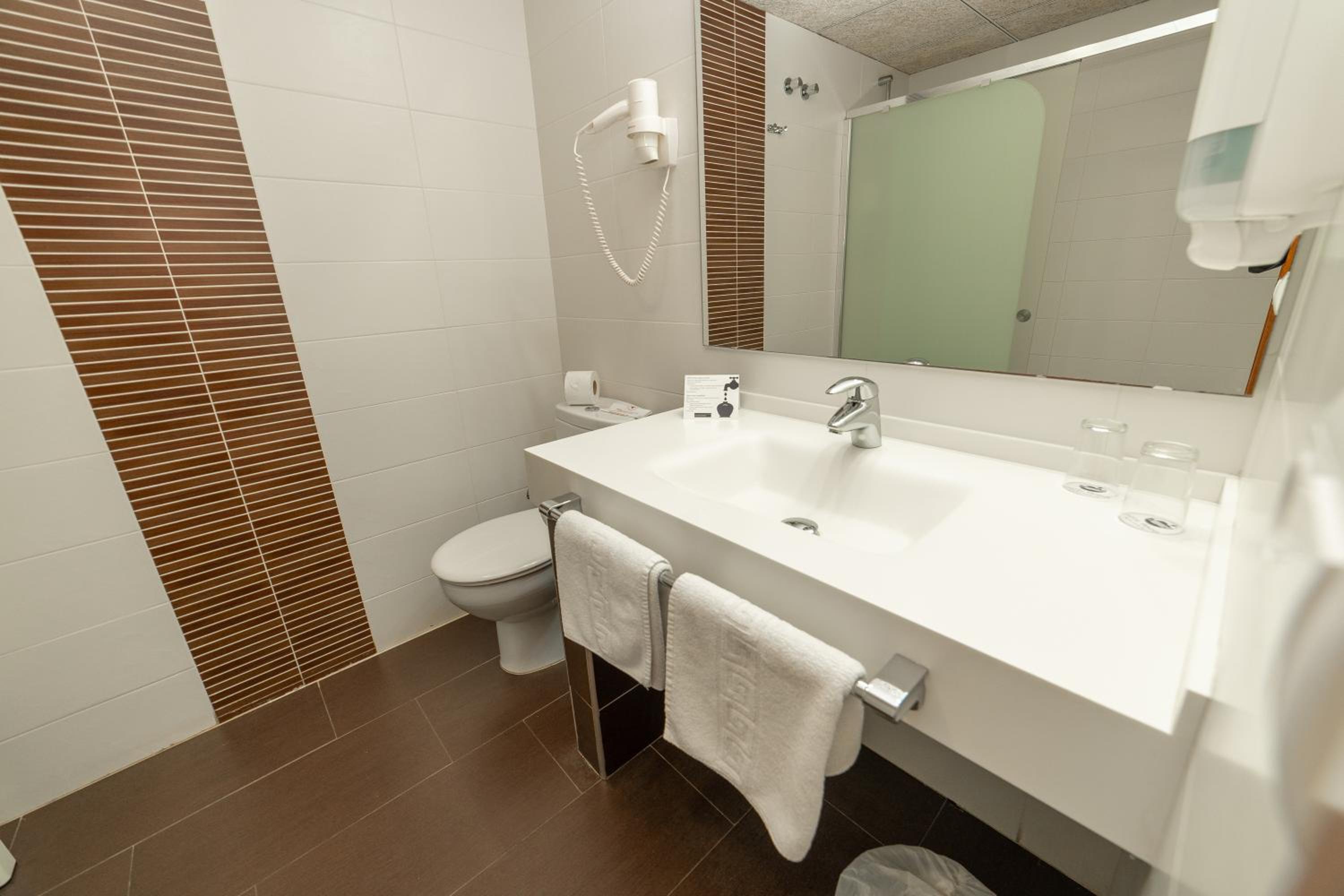 Triple Room (3 Adults) photo 3