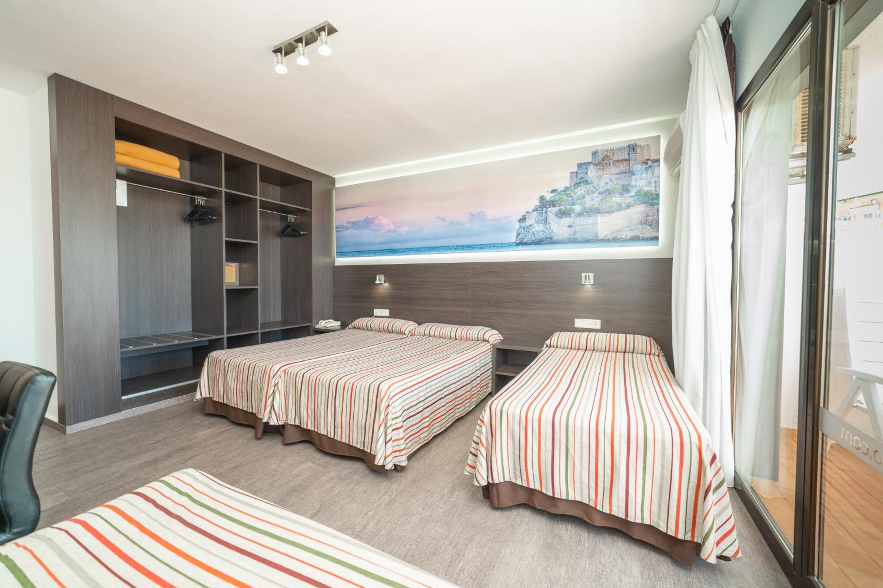 Quadruple Room (2 Adults + 2 Children) photo 2