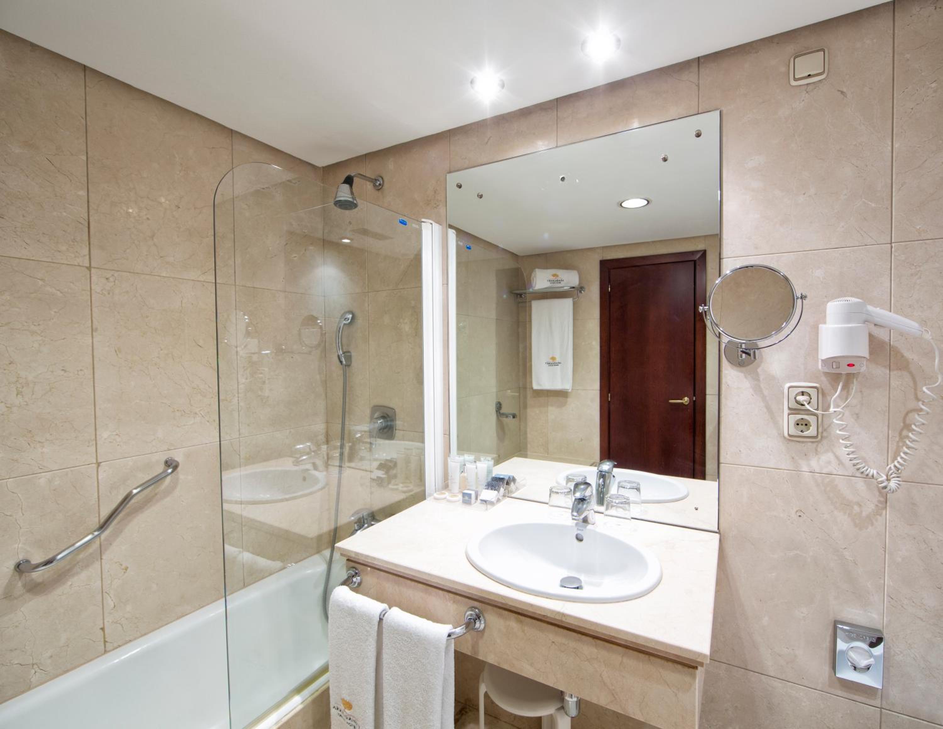 Double or Twin Room - Photo 3