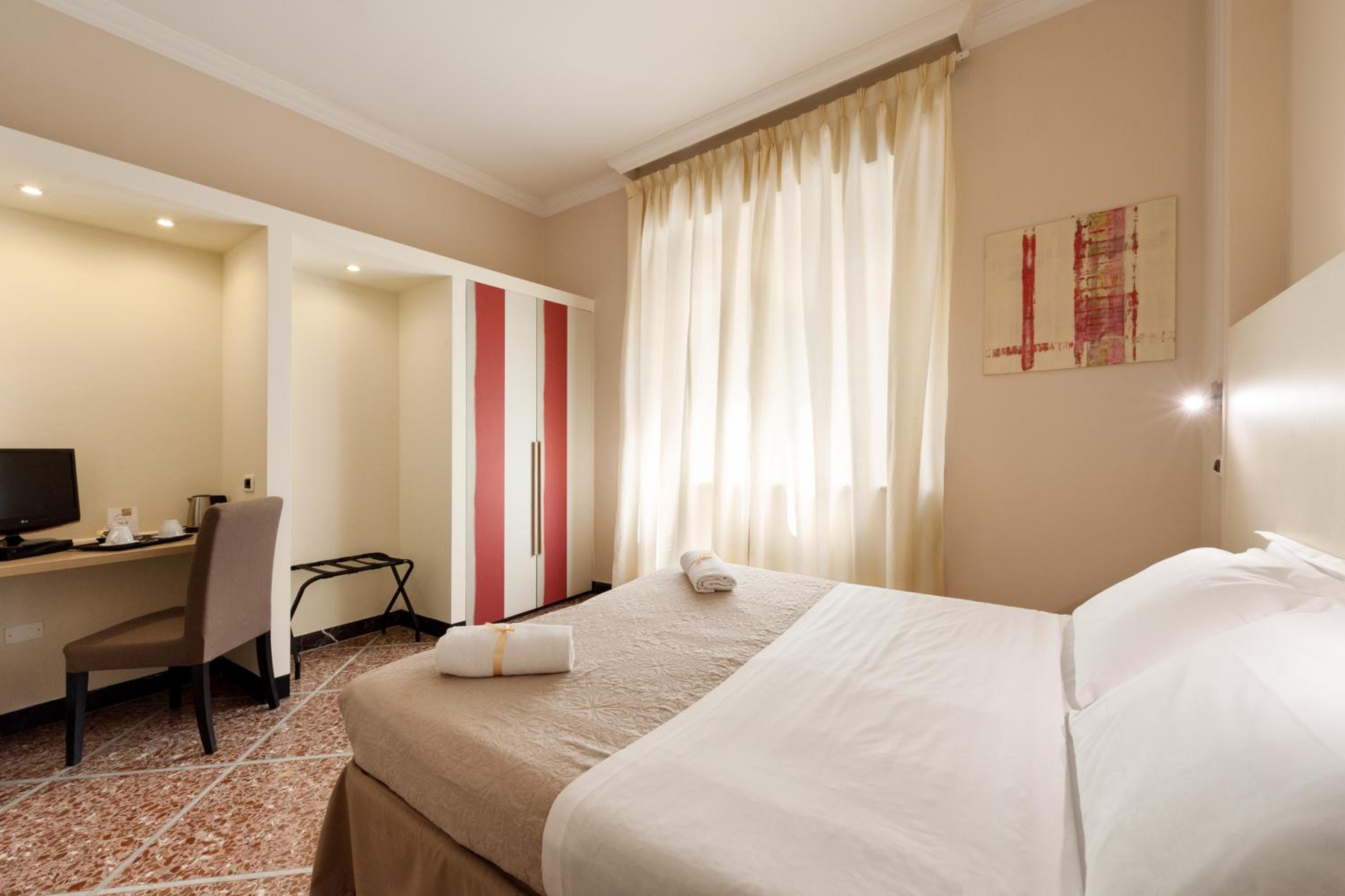 Standard Double Room - Photo 2