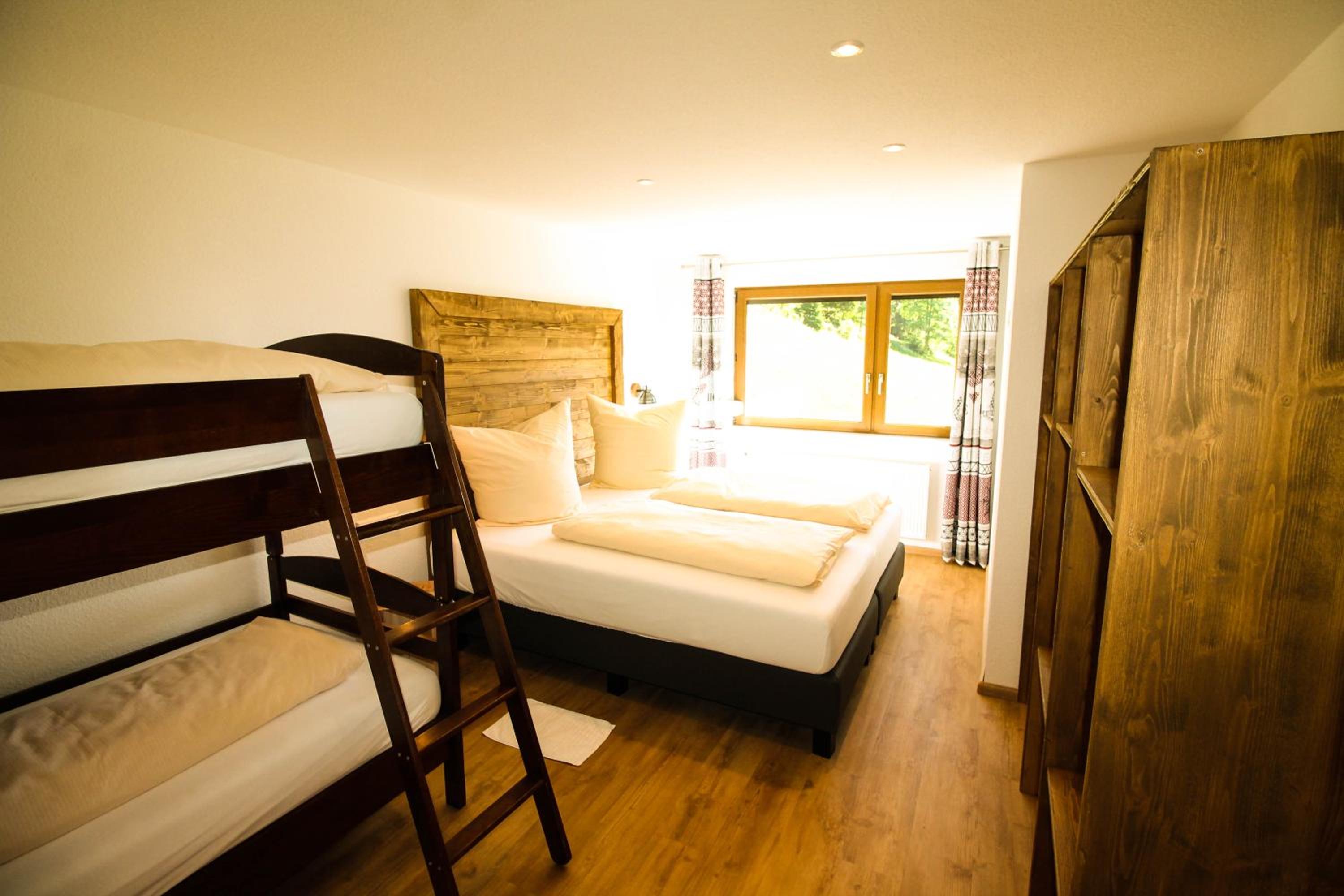 Two-Bedroom Apartment with Balcony photo 3