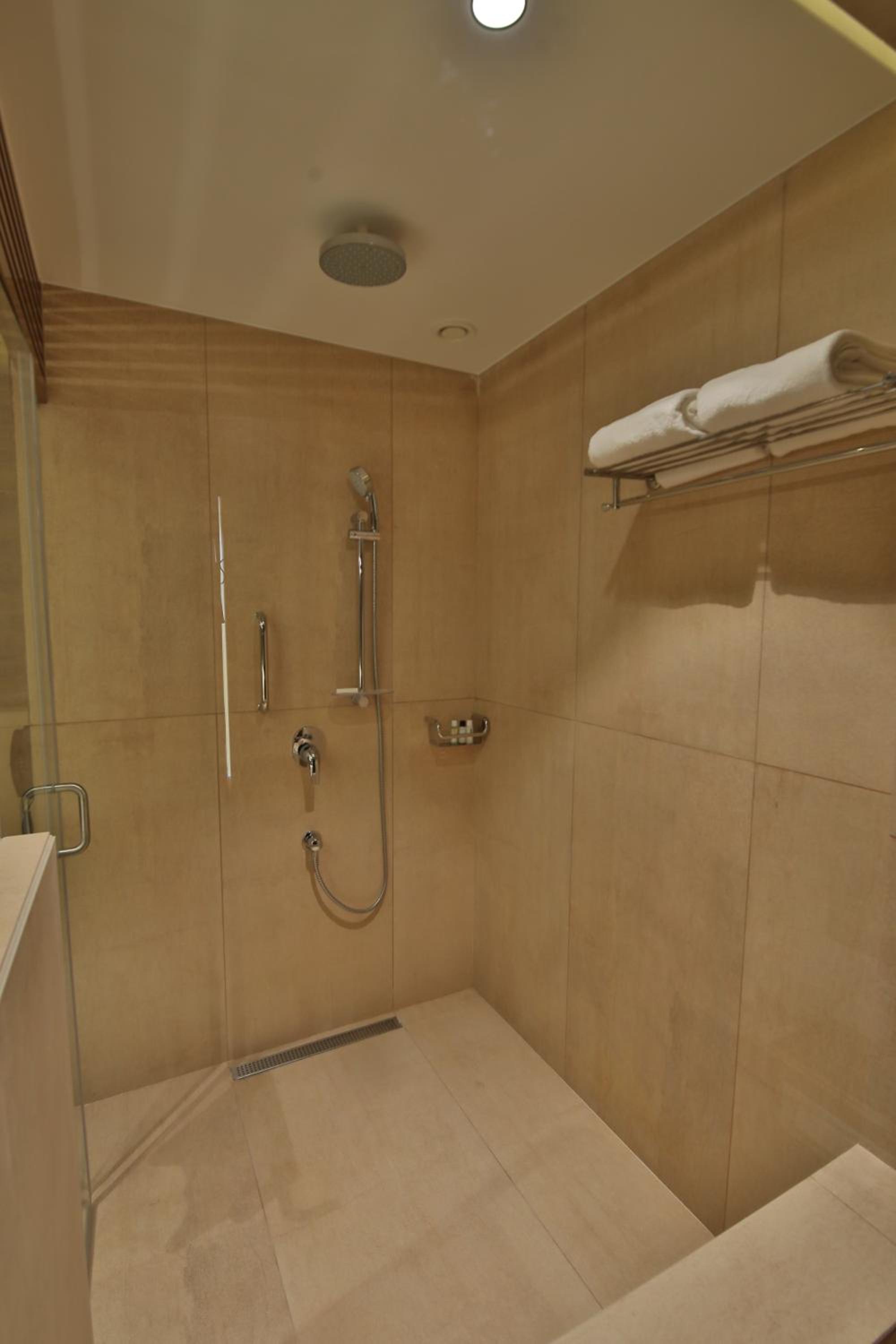 Suite Room - Photo 3