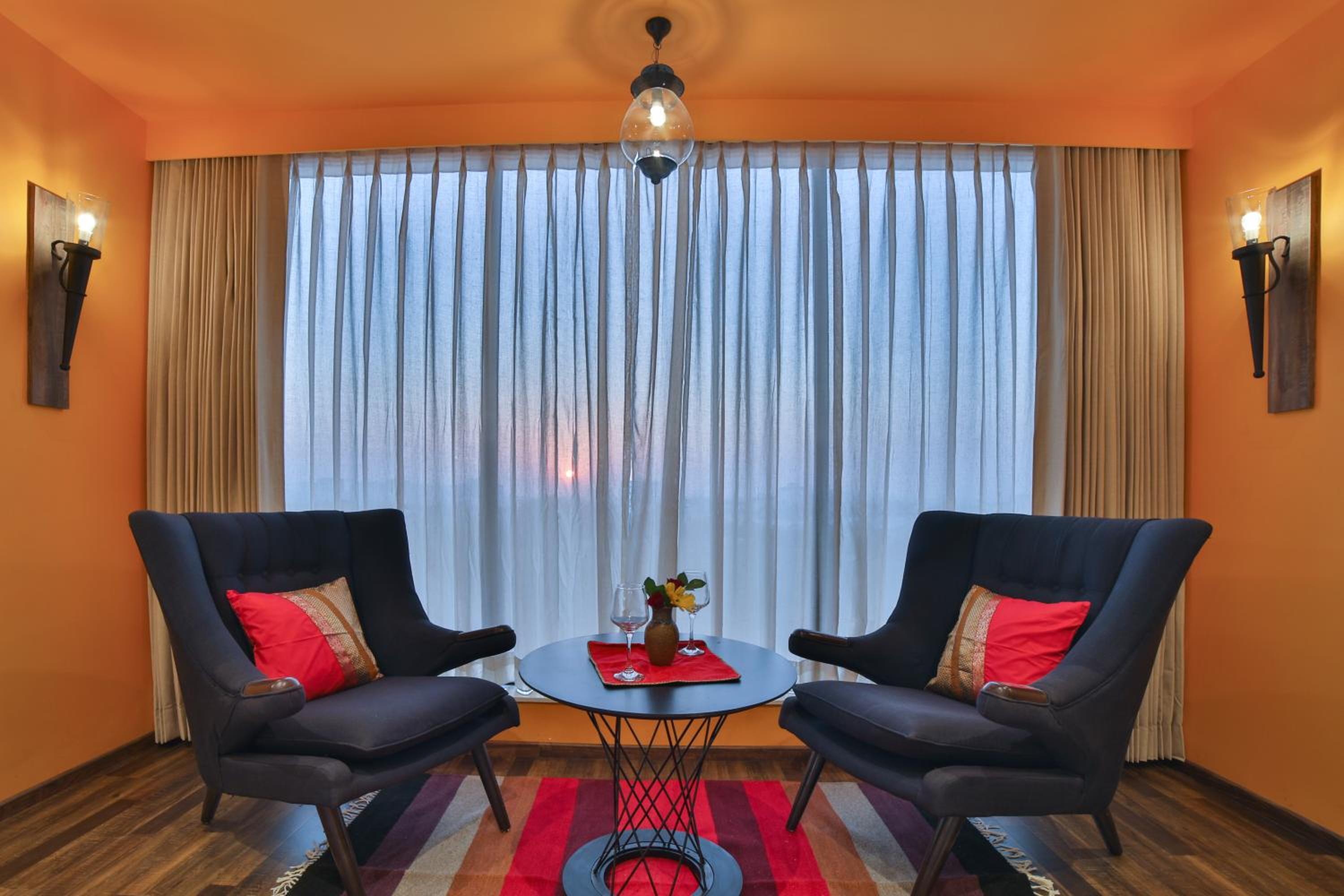 Suite Room - Photo 8