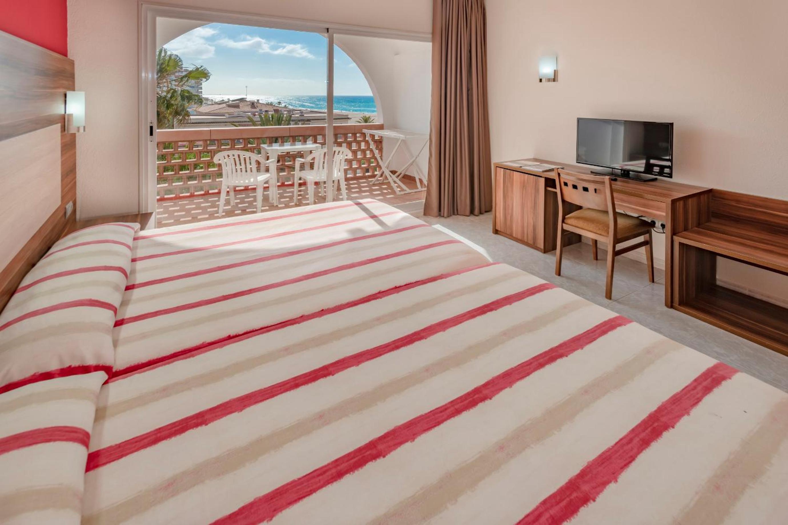 Double Room with Side Sea View (2 Adults) - Photo 1