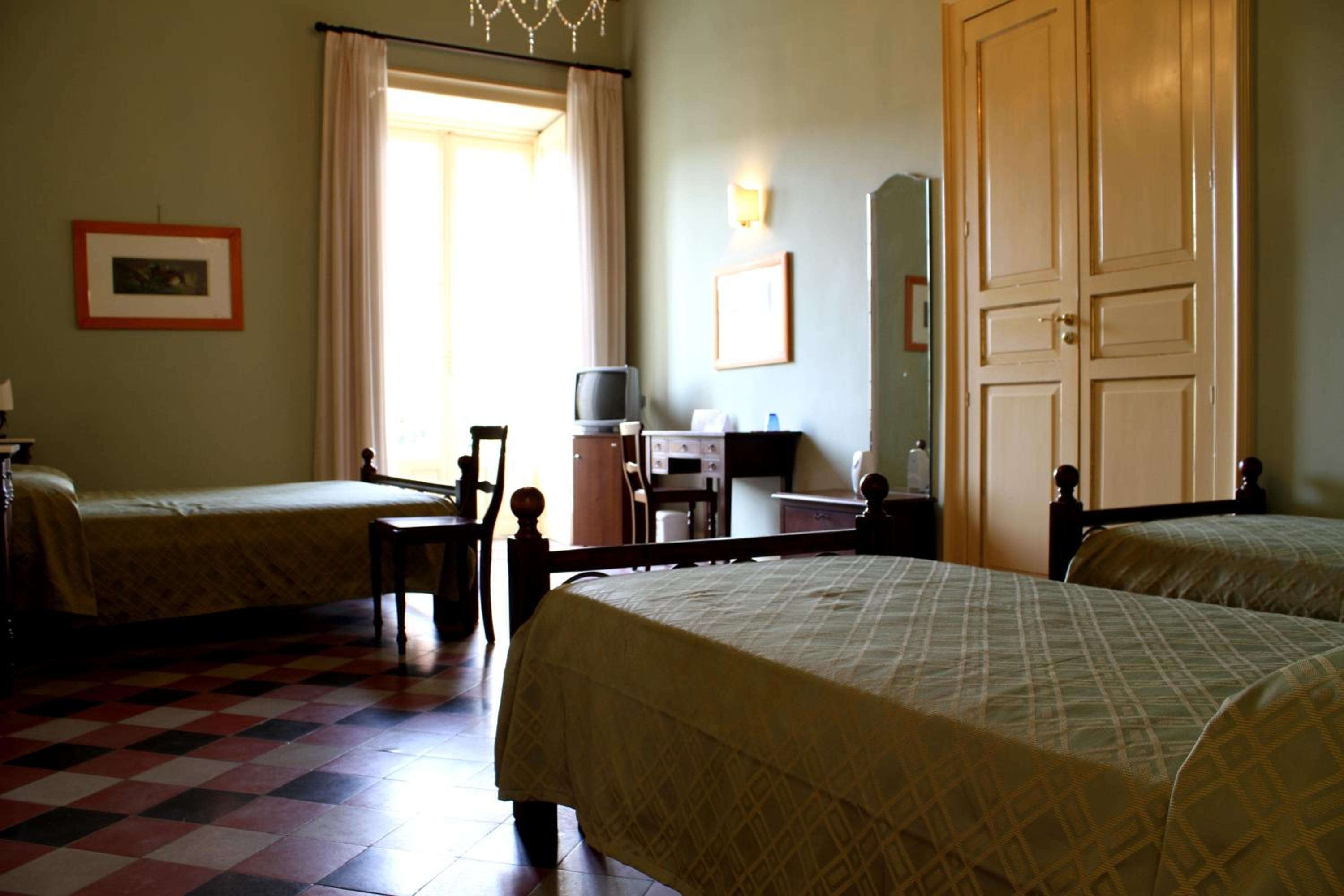 Quadruple Room with Balcony - Photo 16