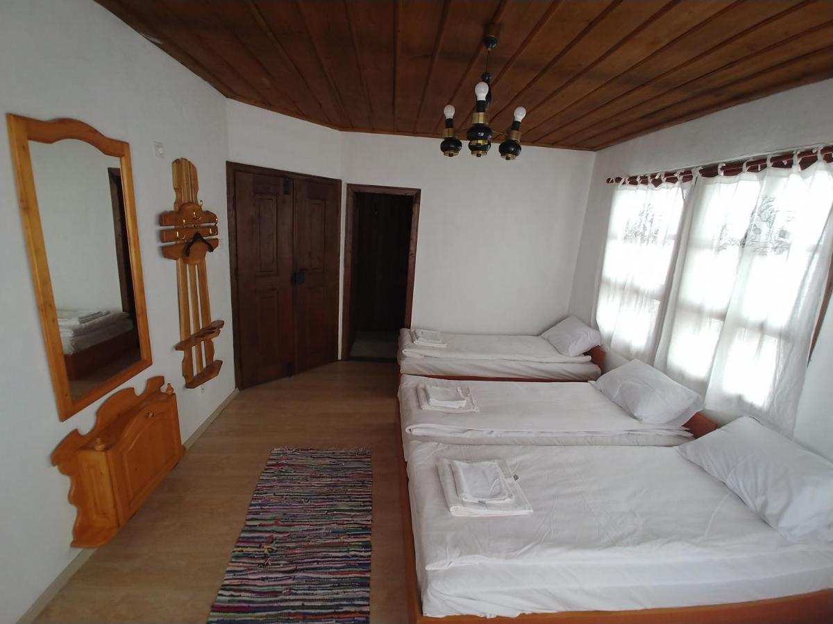 Quadruple Room with Private Bathroom photo 2