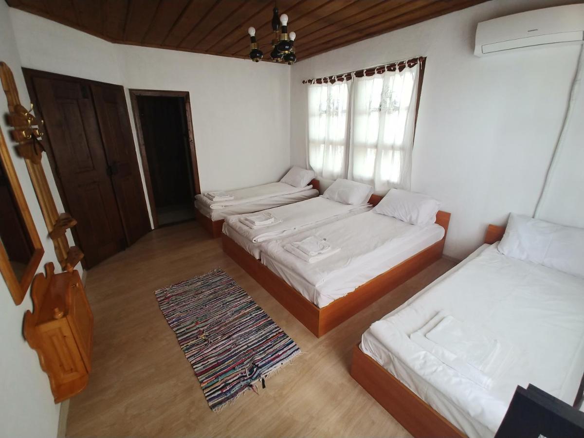 Quadruple Room with Private Bathroom photo 1