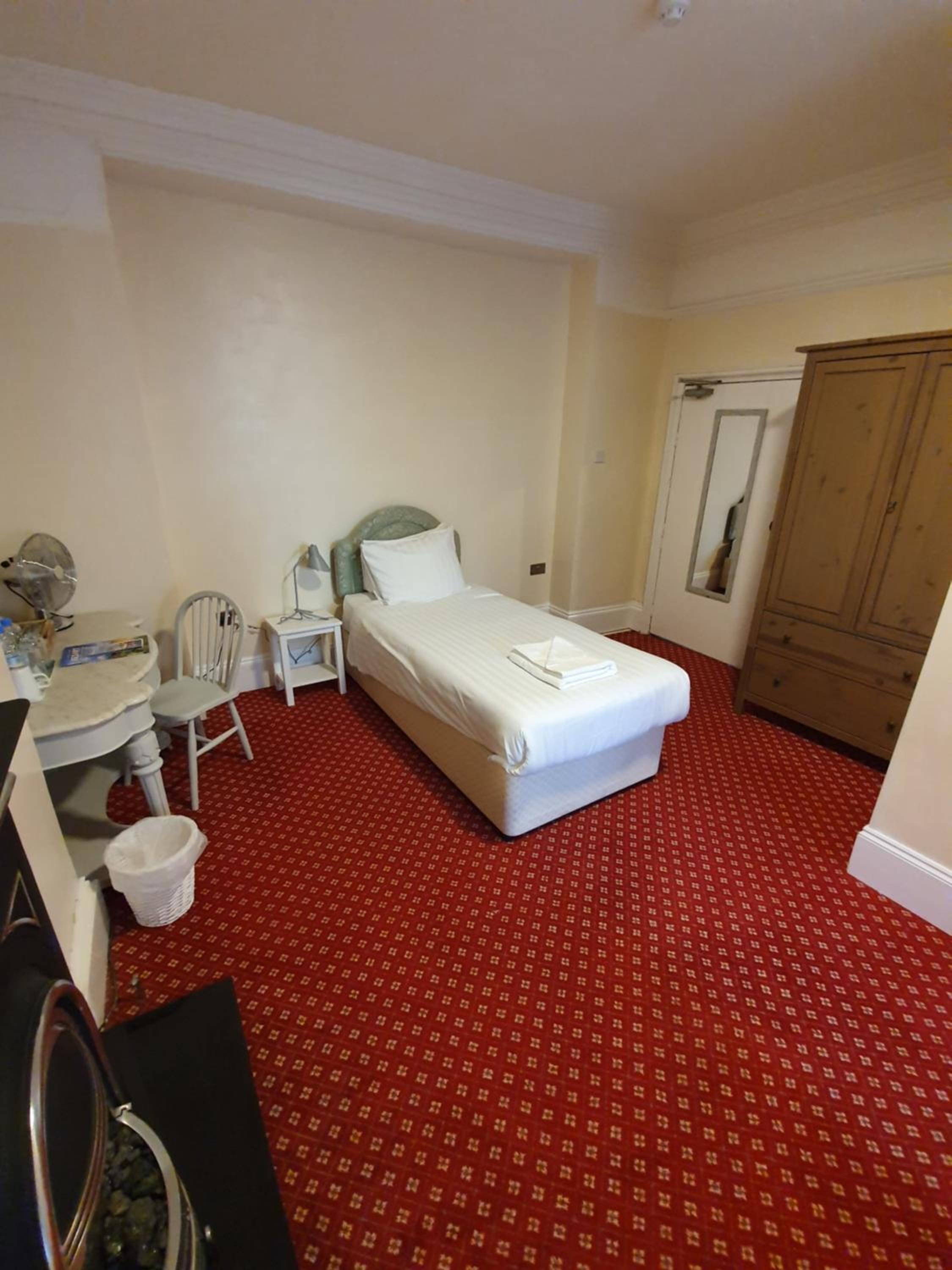 Standard Twin Room photo 3