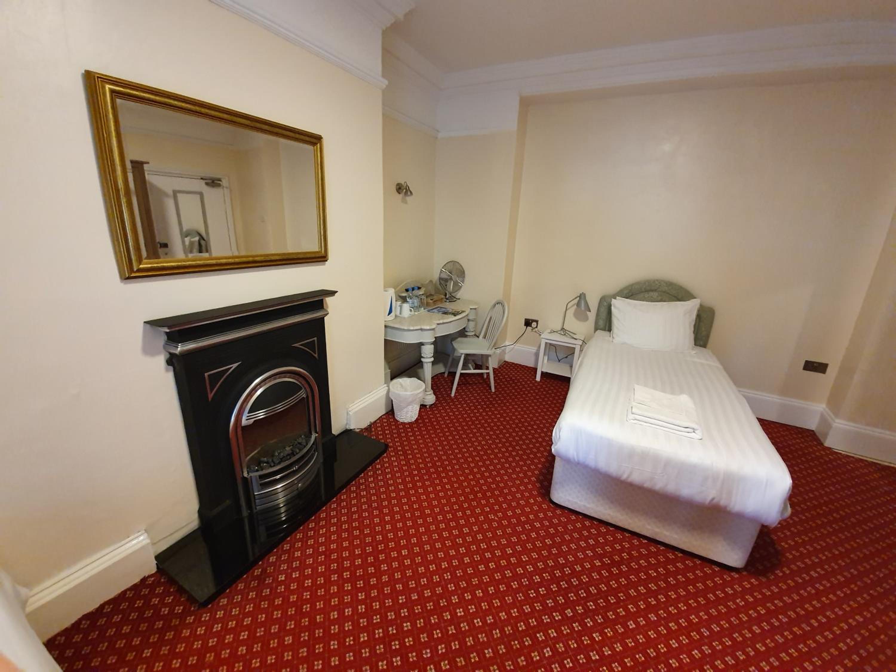 Standard Twin Room photo 2
