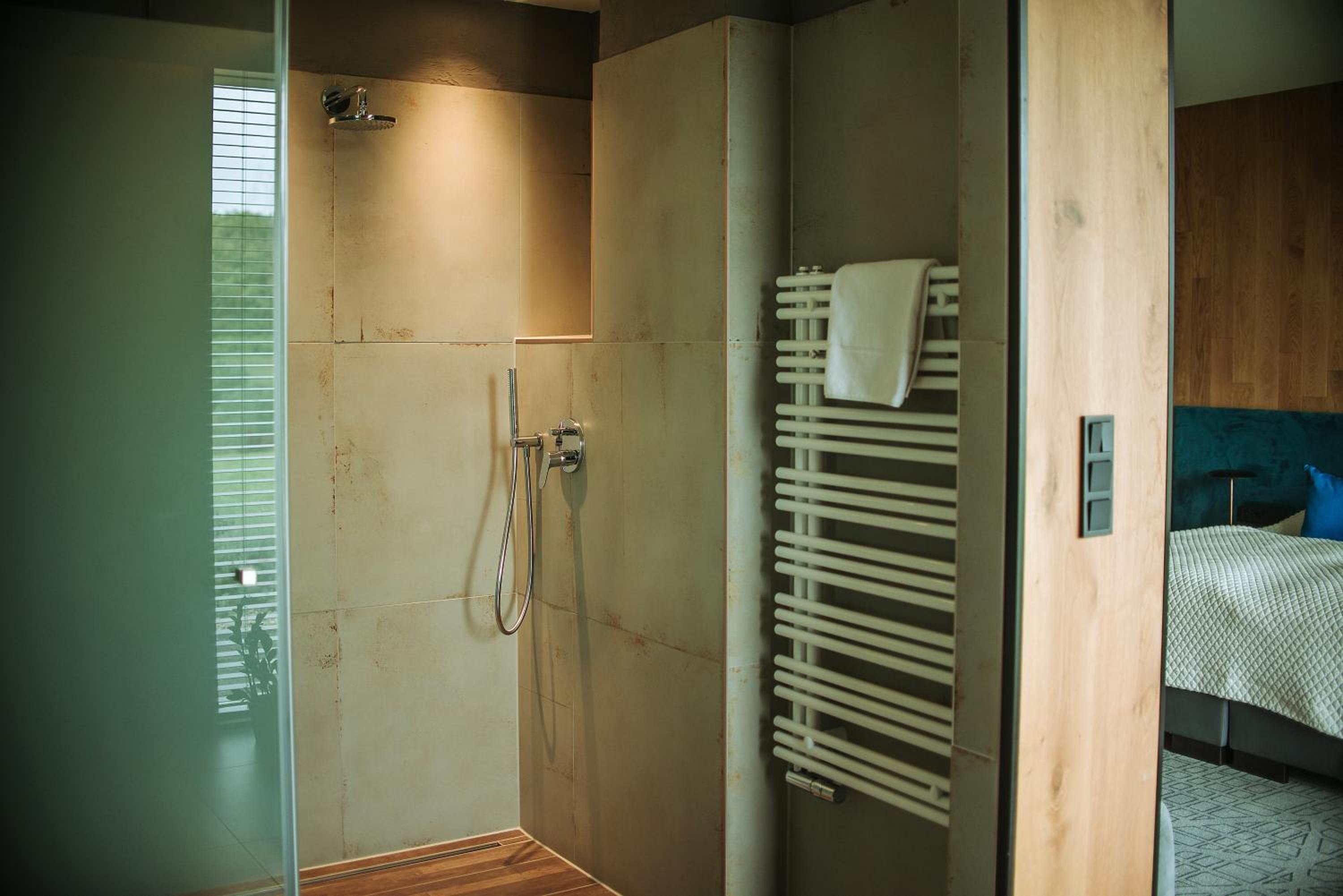 Deluxe Room - Photo 5