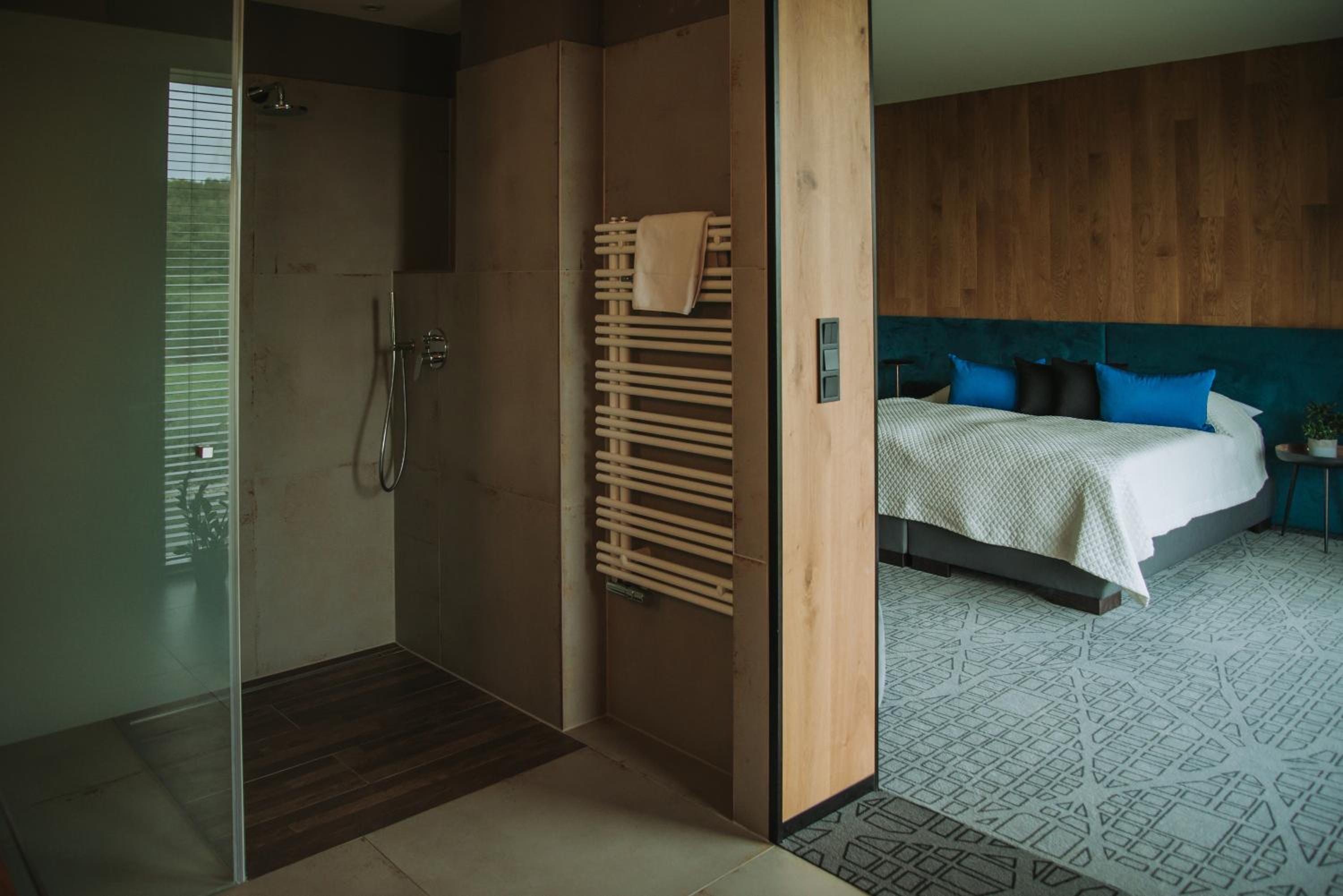 Deluxe Room - Photo 11