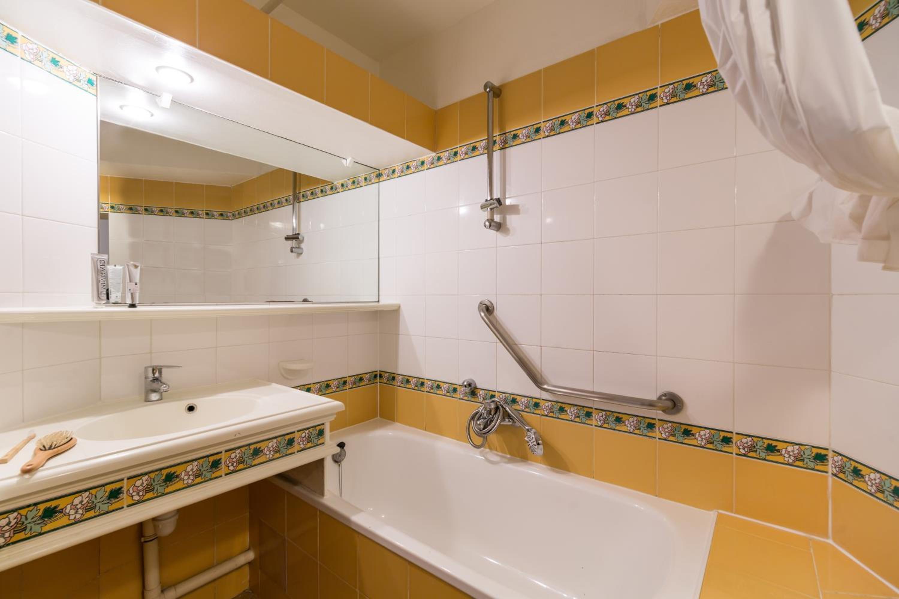 One-Bedroom Apartment with Sleeping Alcove and Terrace or Balcony (6 People) - Sea view - Photo 6