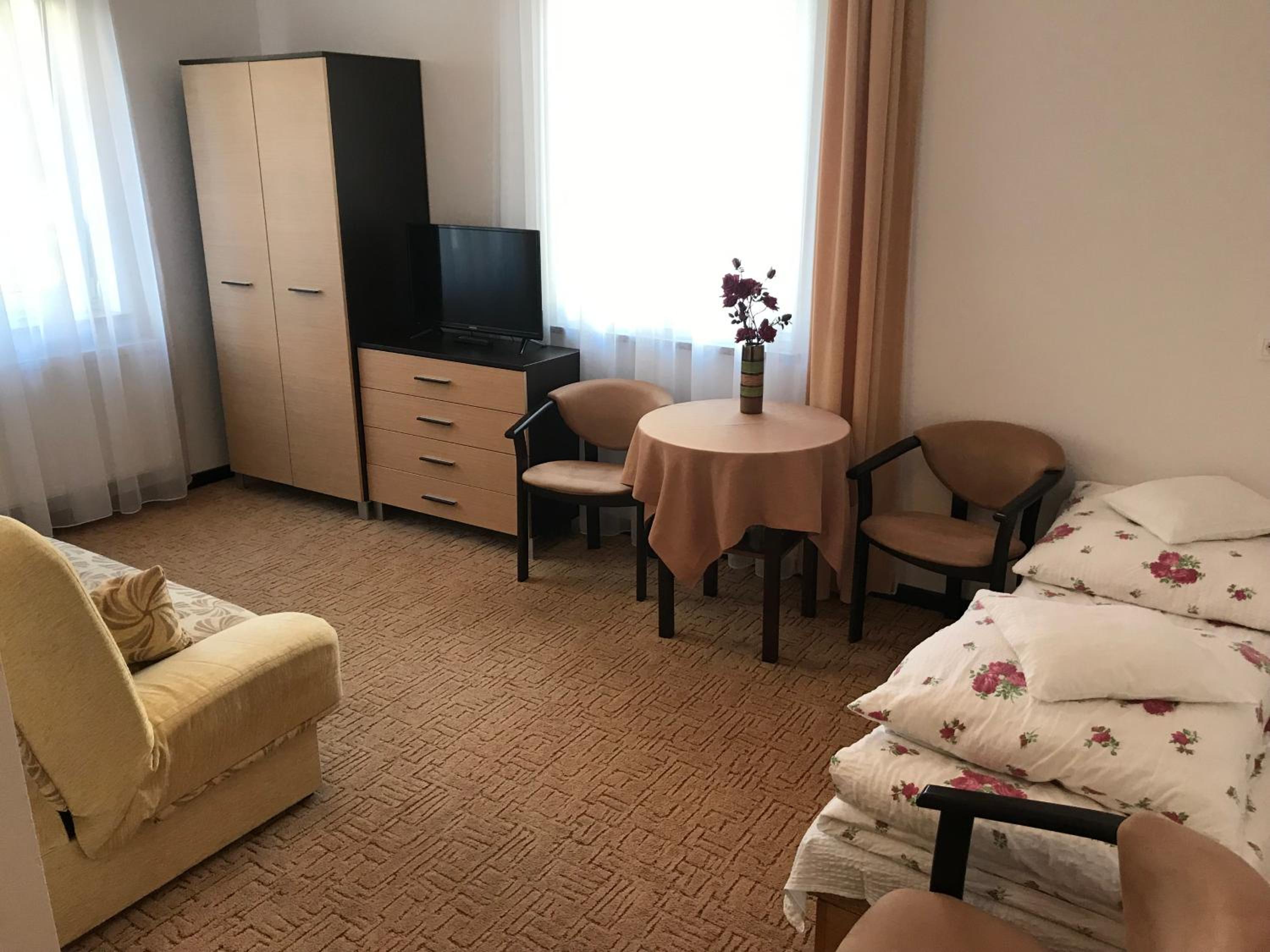 Quadruple Room with Bathroom - Photo 3