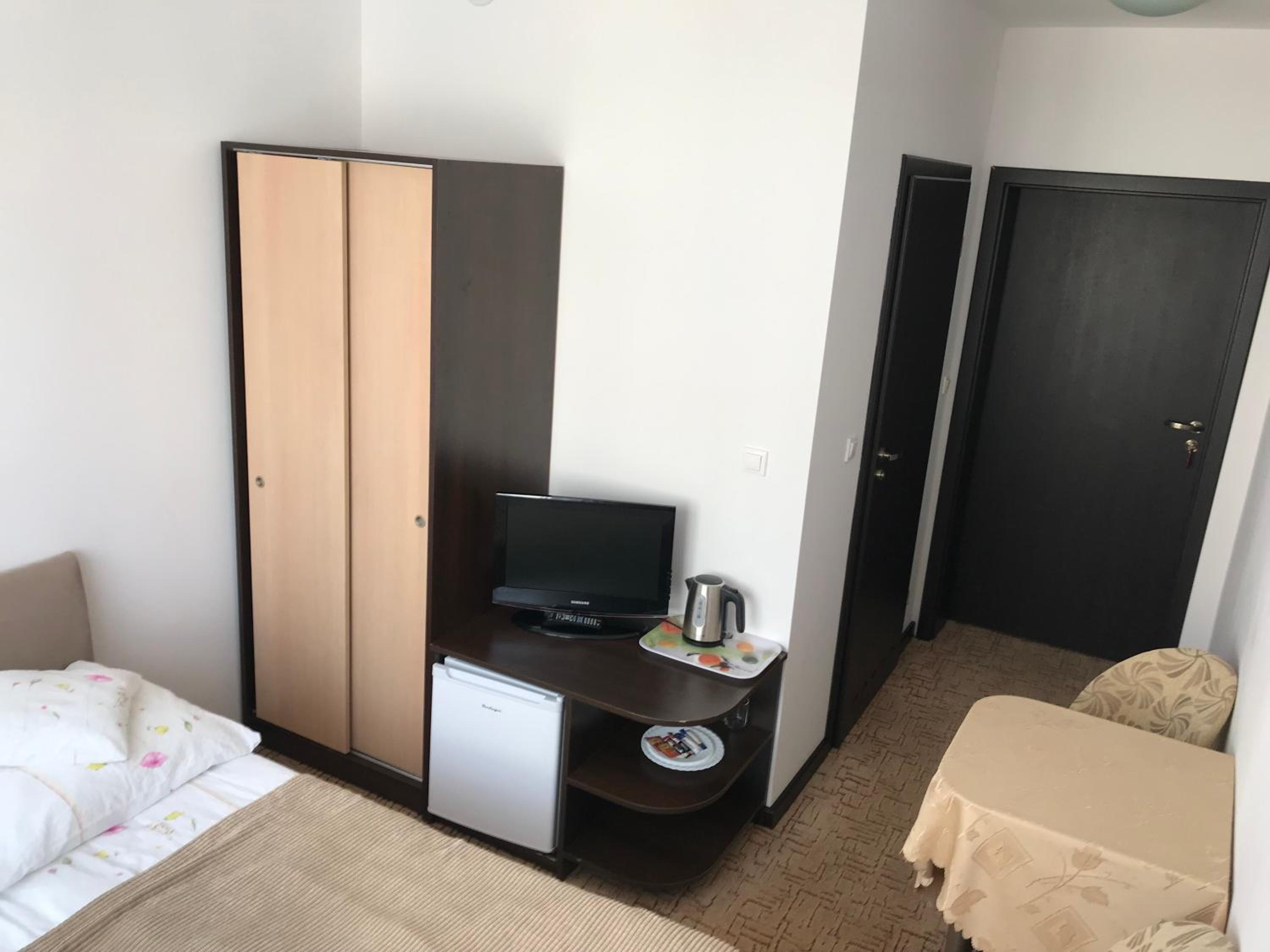Double Room - Photo 2