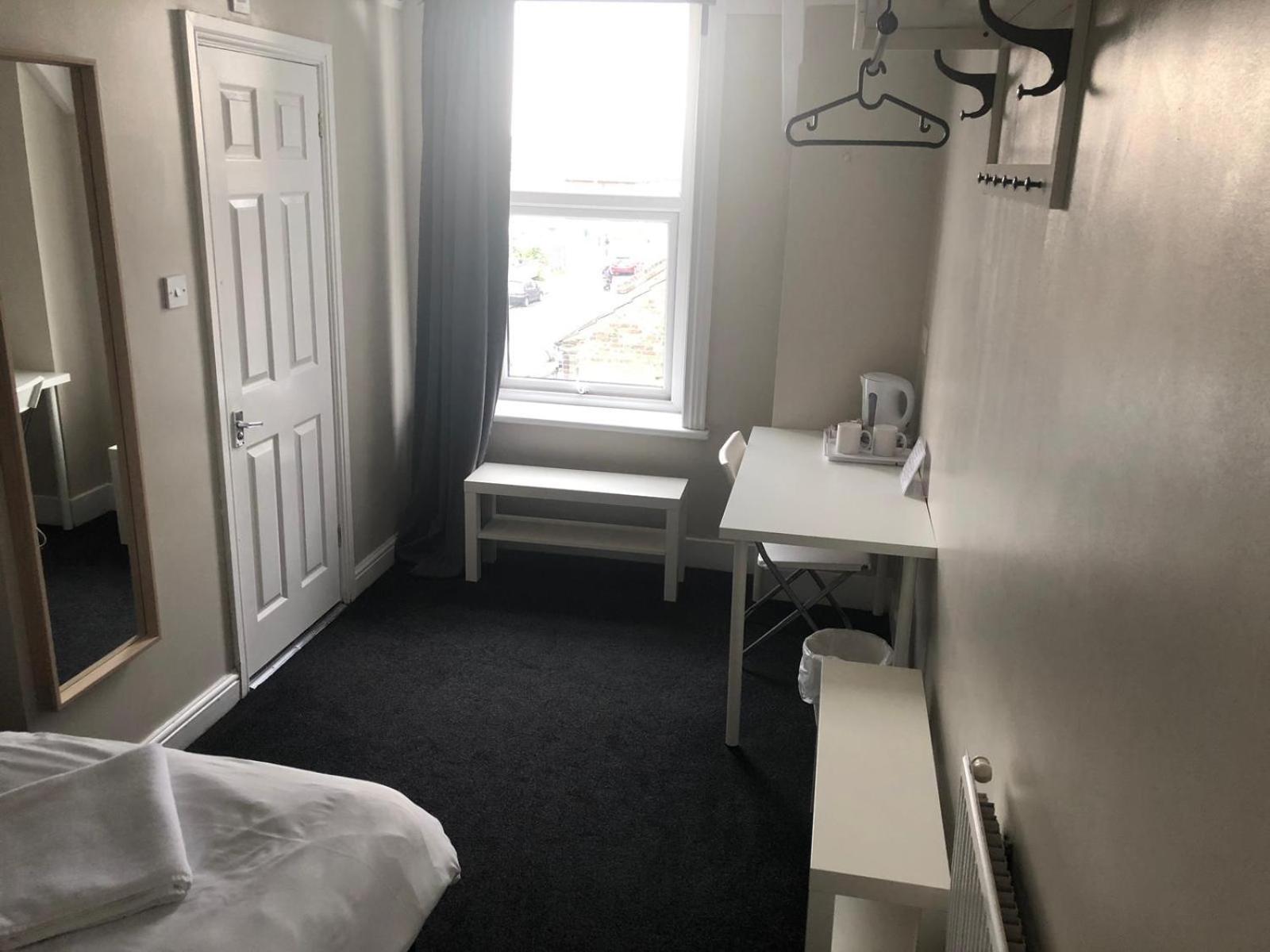 Twin Room - Photo 1