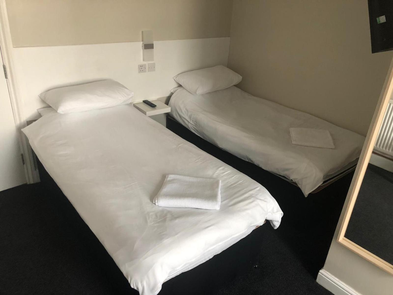 Twin Room - Photo 2