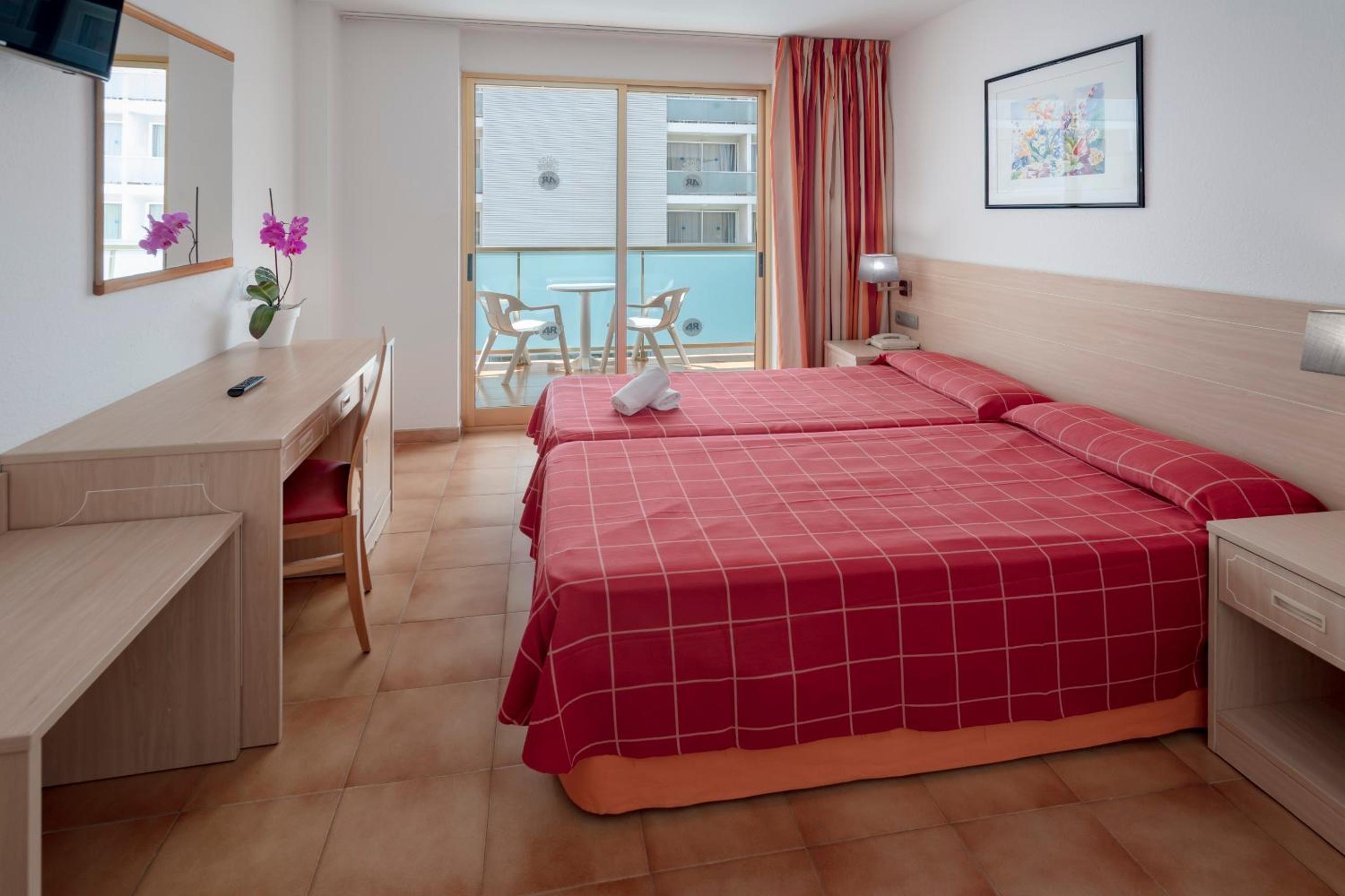 Standard Double Room (2 Adults) - Photo 1