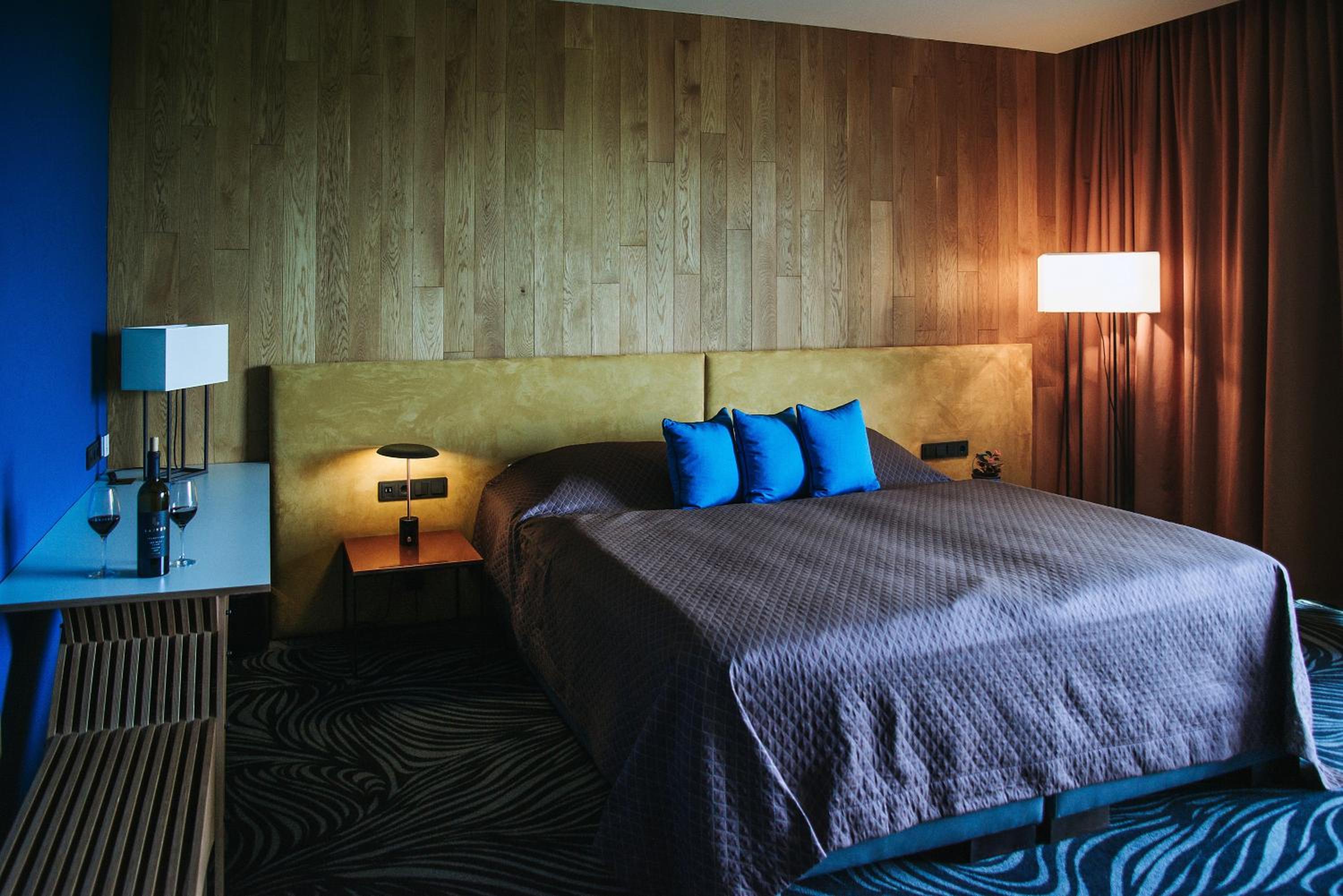 Deluxe Room - Photo 17
