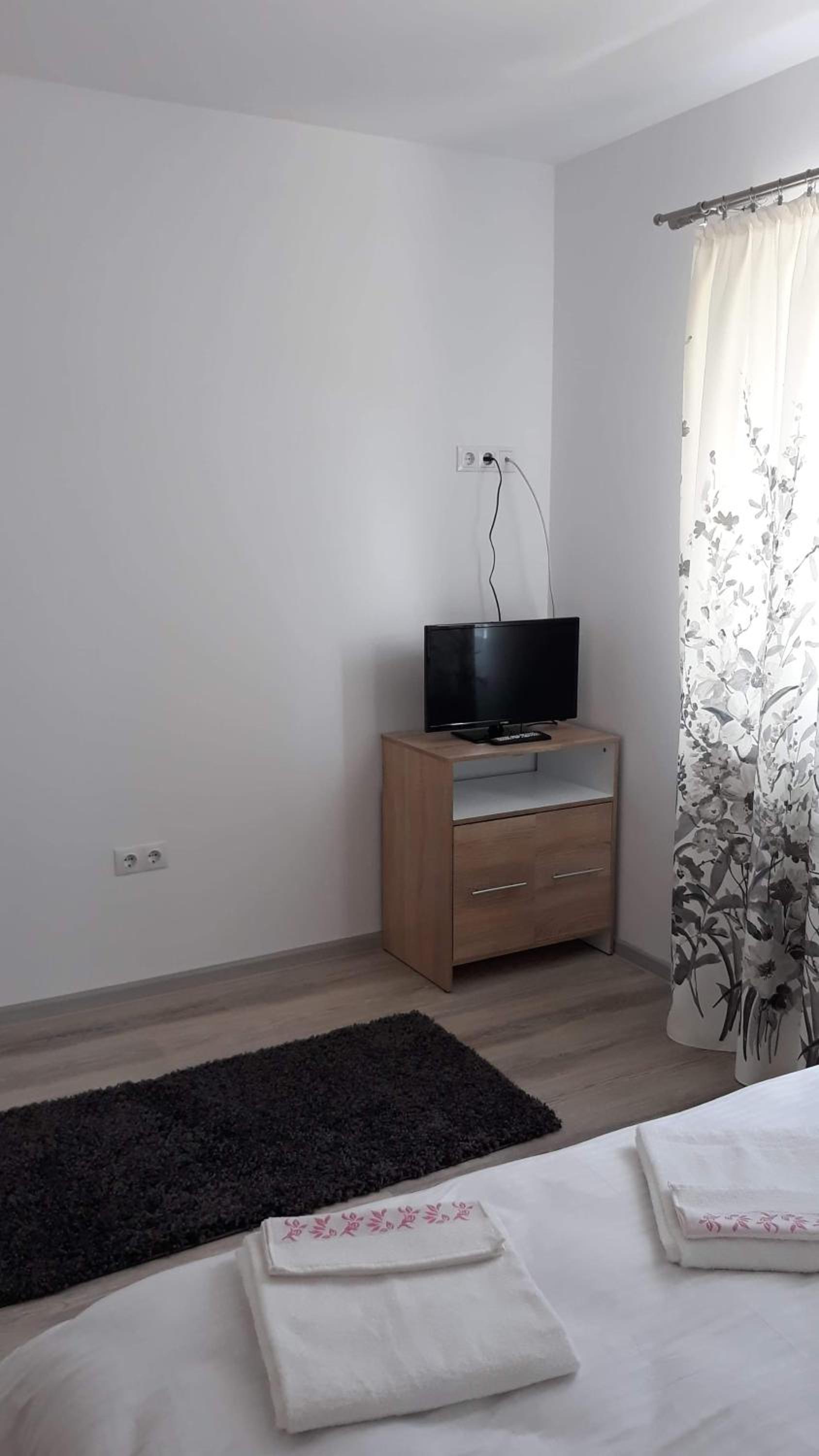 Deluxe Room (2 Adults + 1 Child) - Photo 3