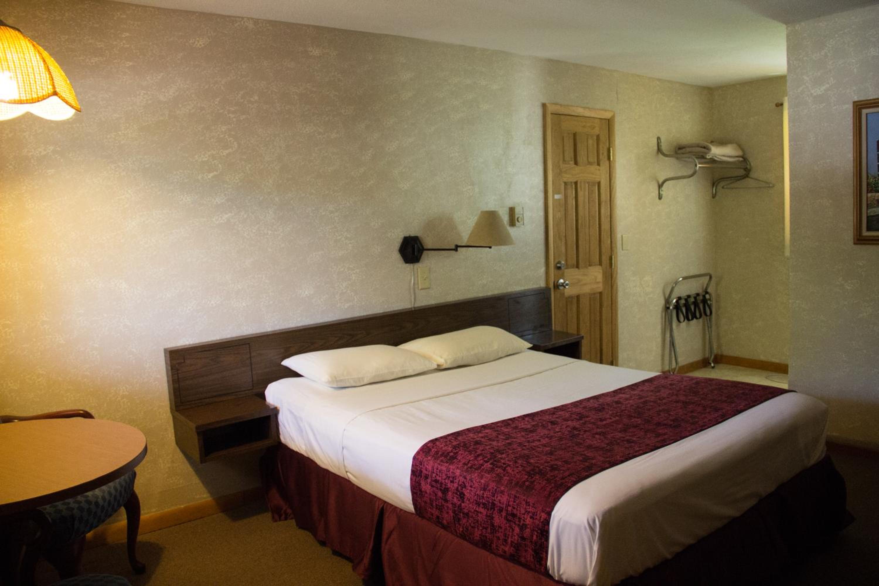 Queen Room photo 3