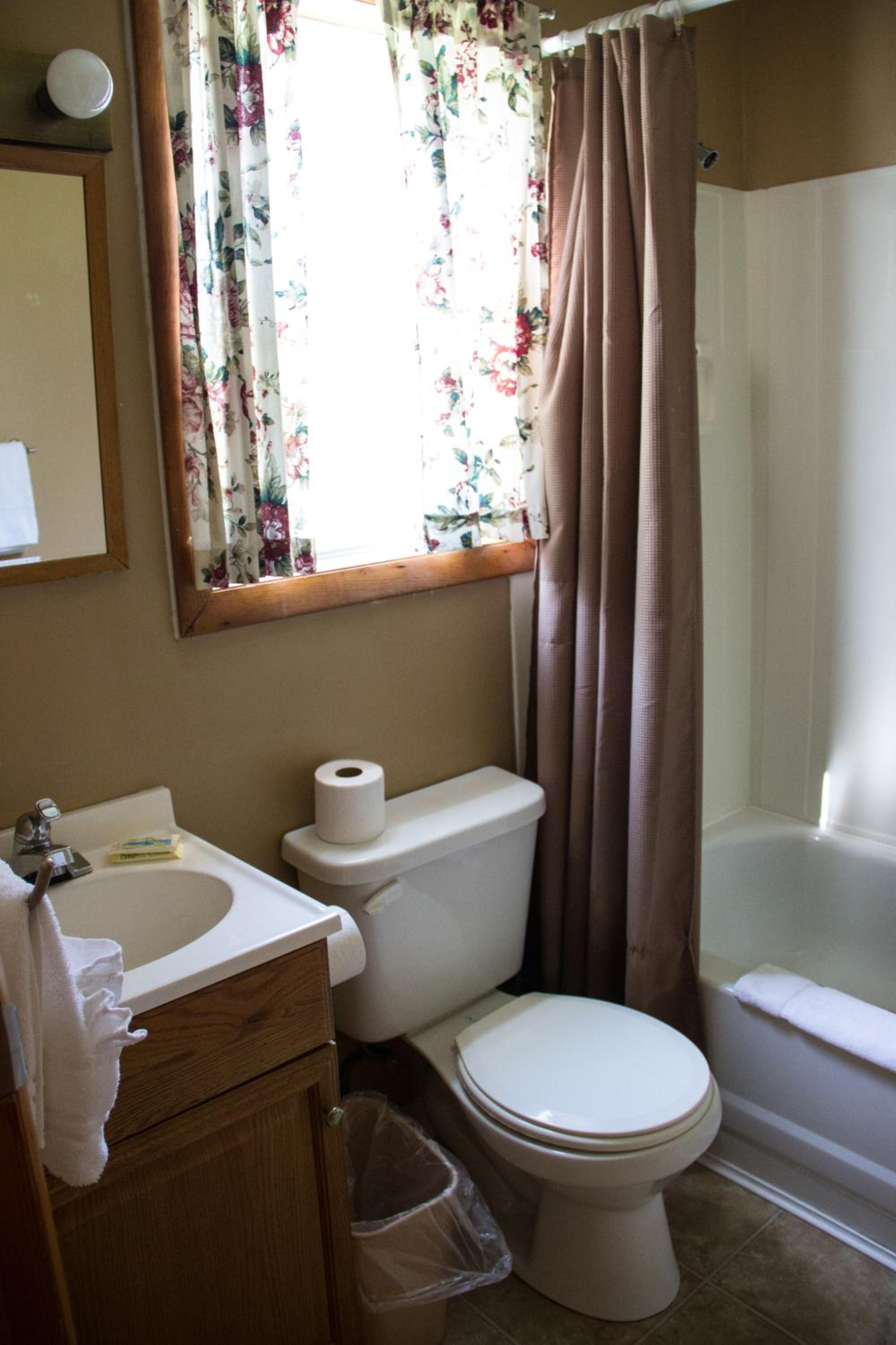 Queen Room photo 2