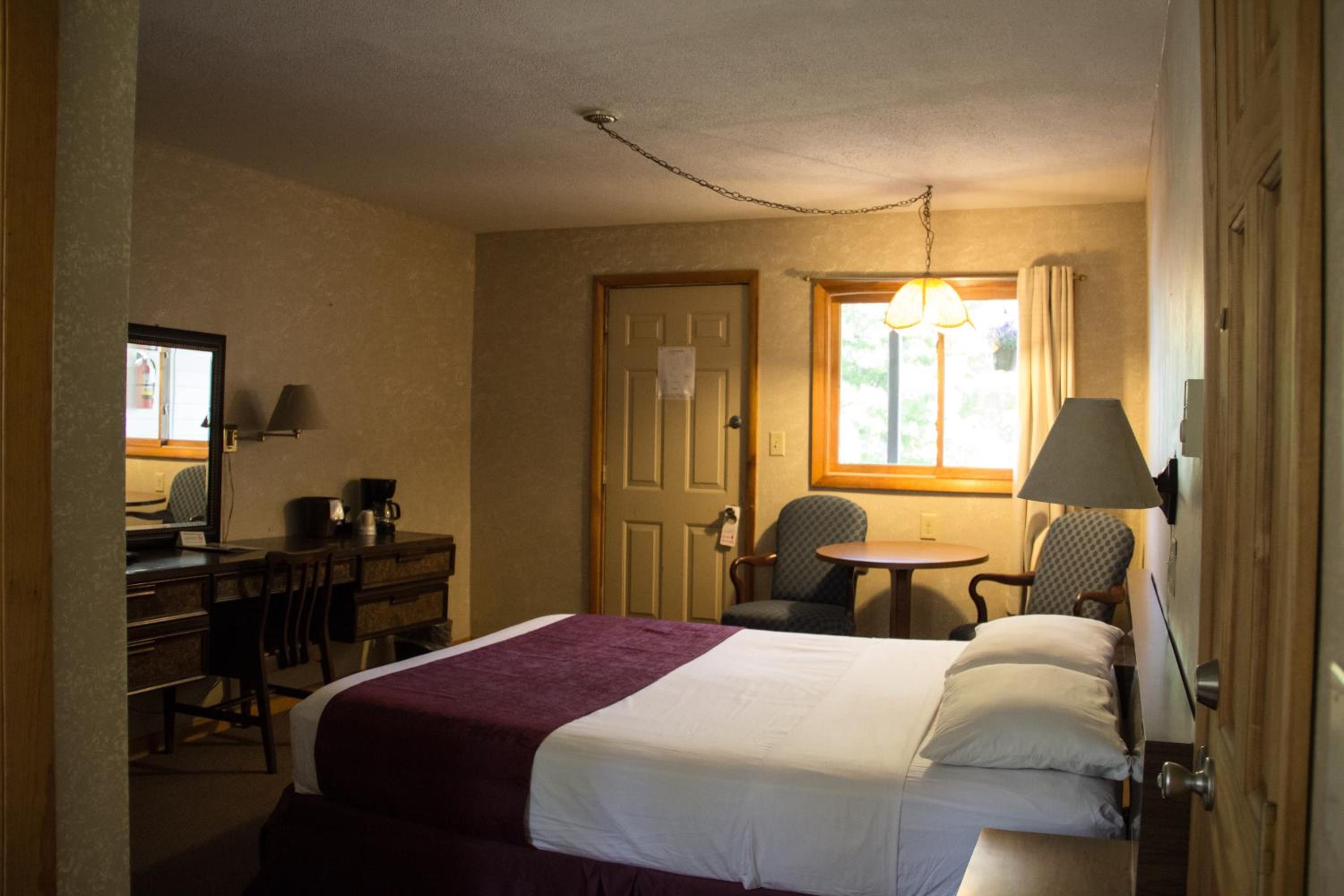 Queen Room photo 1