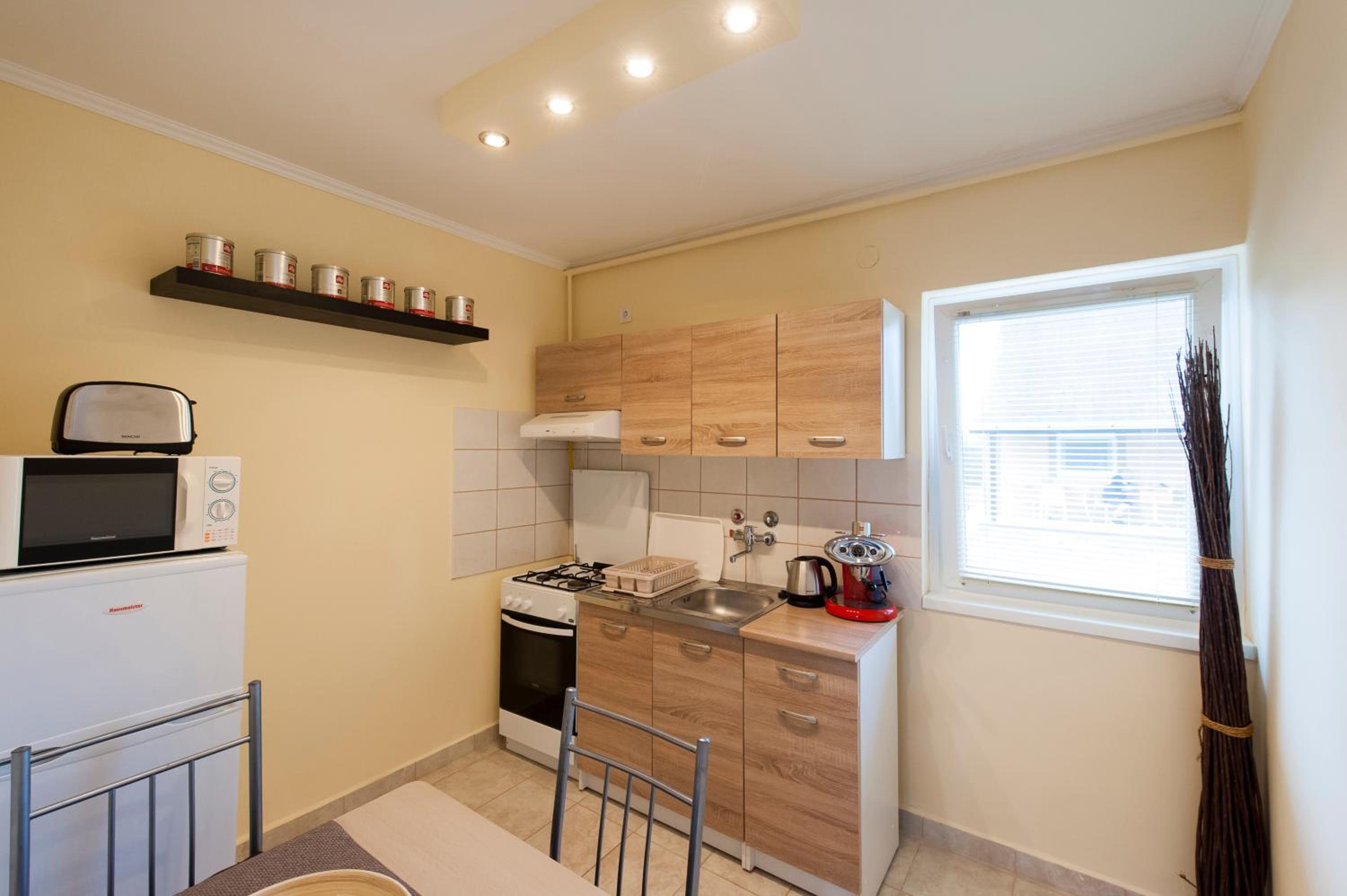 One-Bedroom Apartment - Photo 2