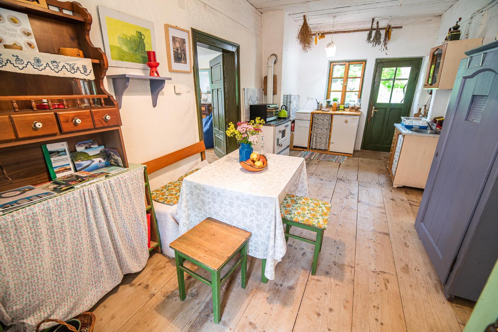 Two-Bedroom House - Photo 21