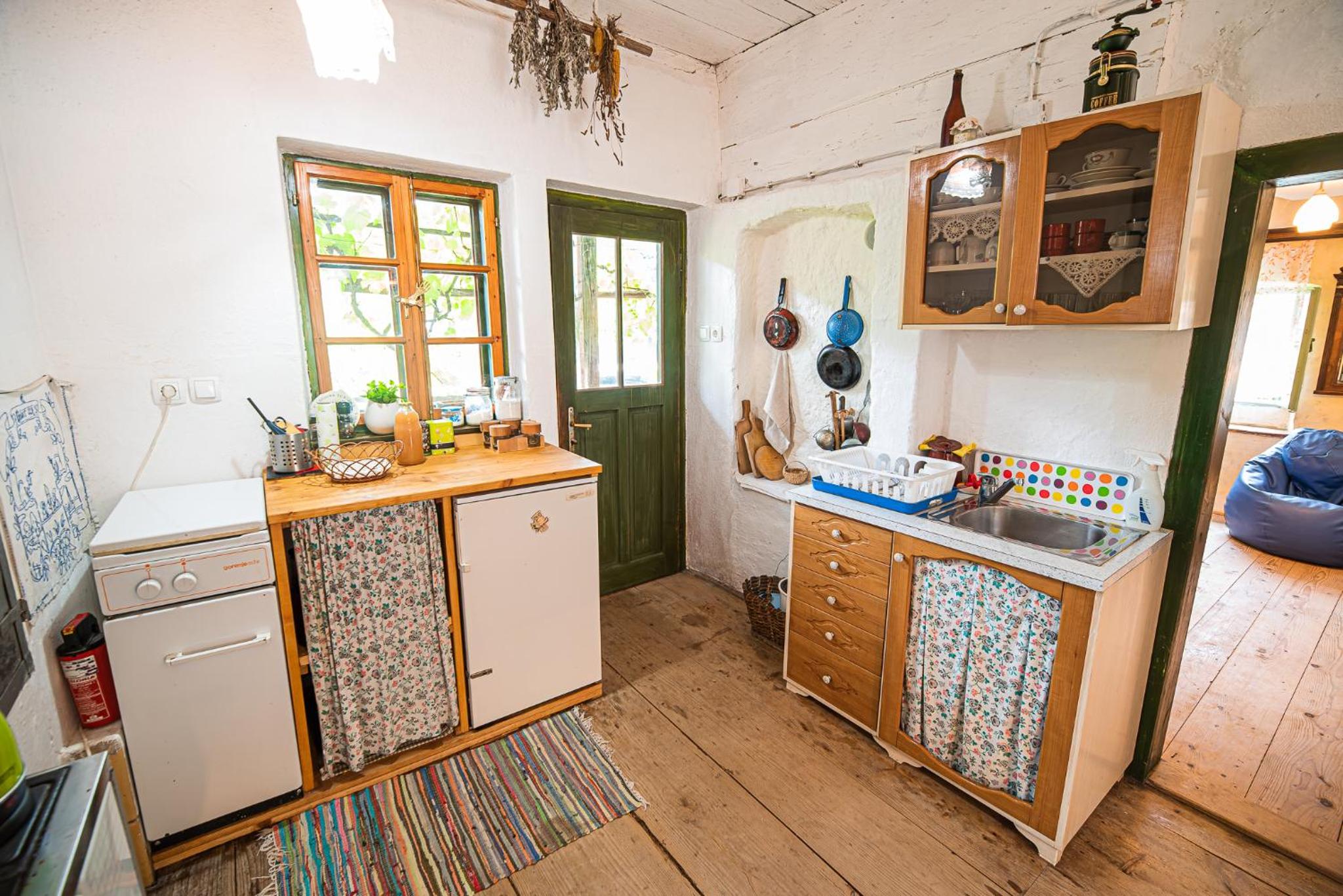 Two-Bedroom House - Photo 22